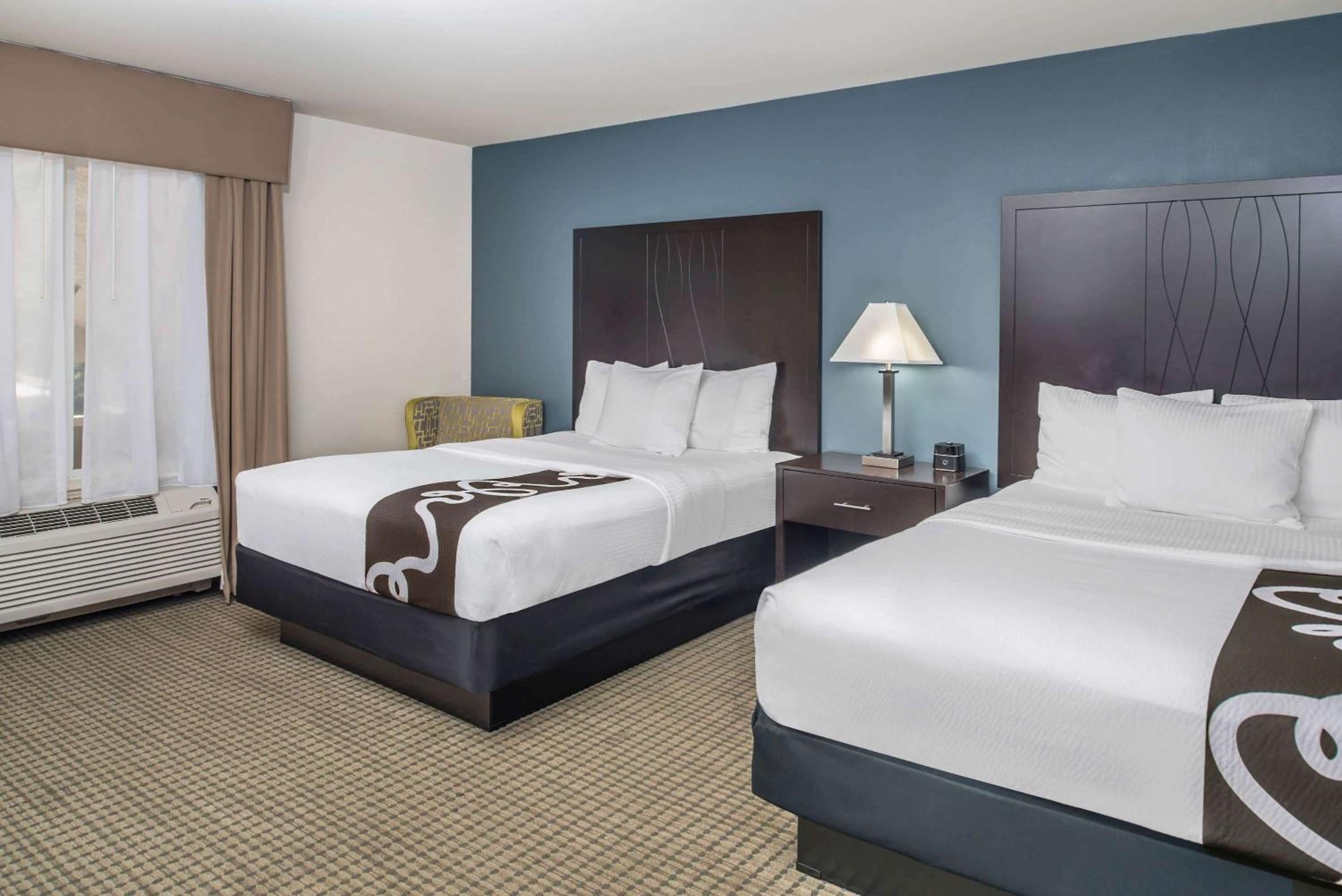Queen Room with Two Queen Beds - Non-Smoking - Photo 1