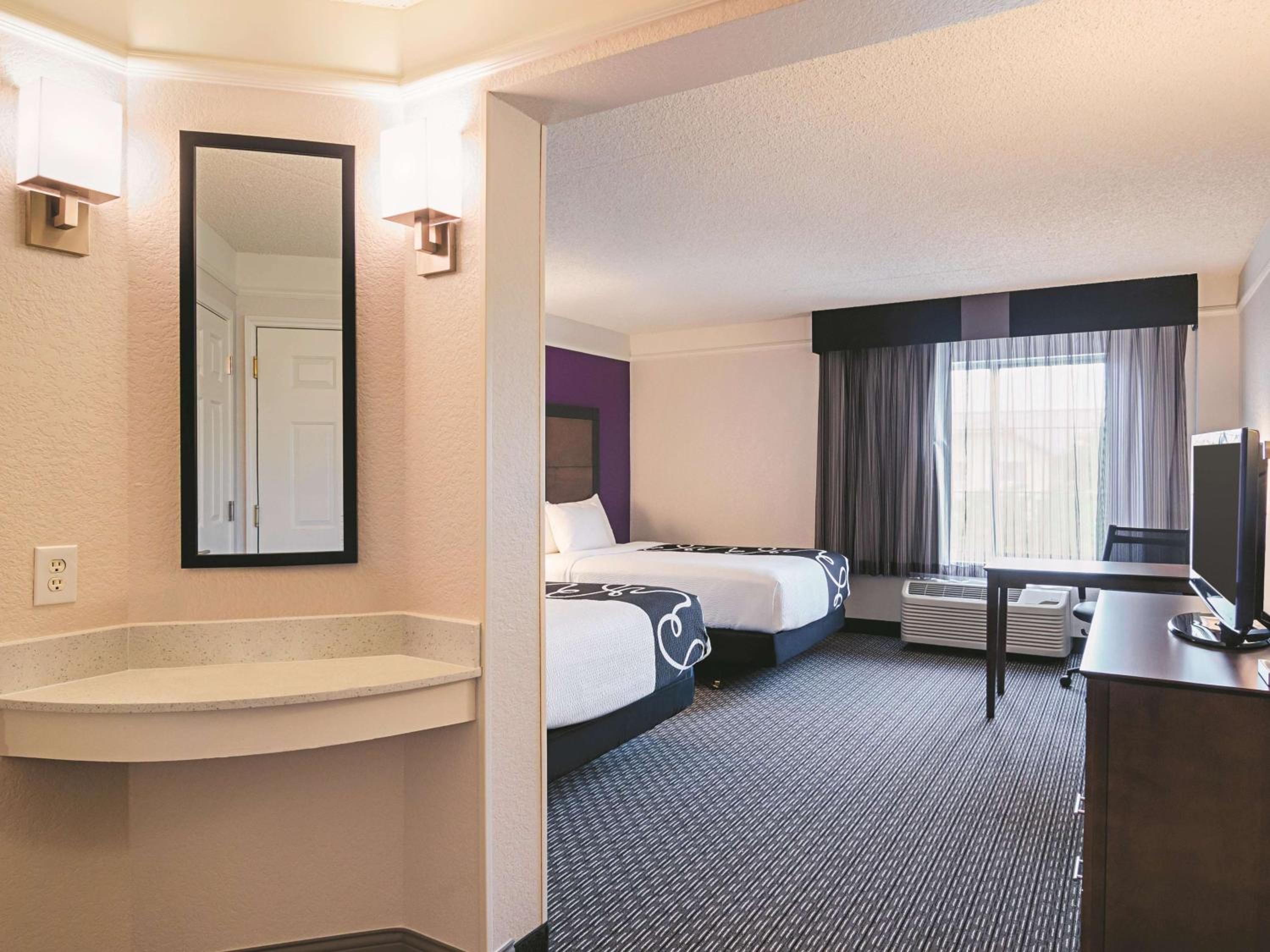 Double Room with Two Double Beds - Disability Access - Photo 1