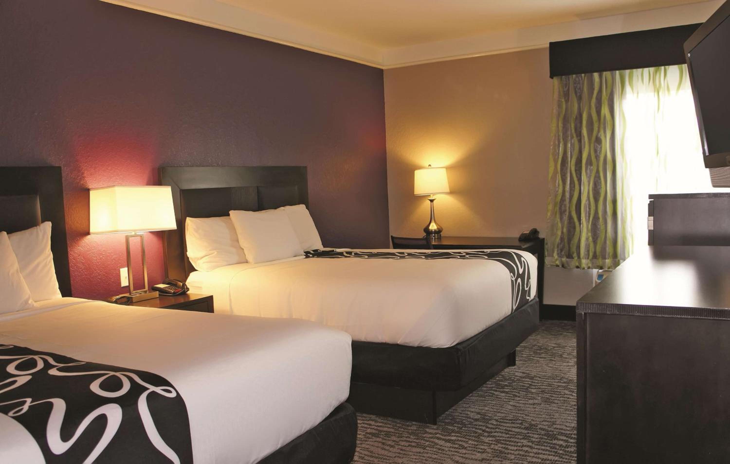 Queen Room with Two Queen Beds and Roll-In Shower - Mobility/Hearing Accessible - Non-Smoking - Photo 3