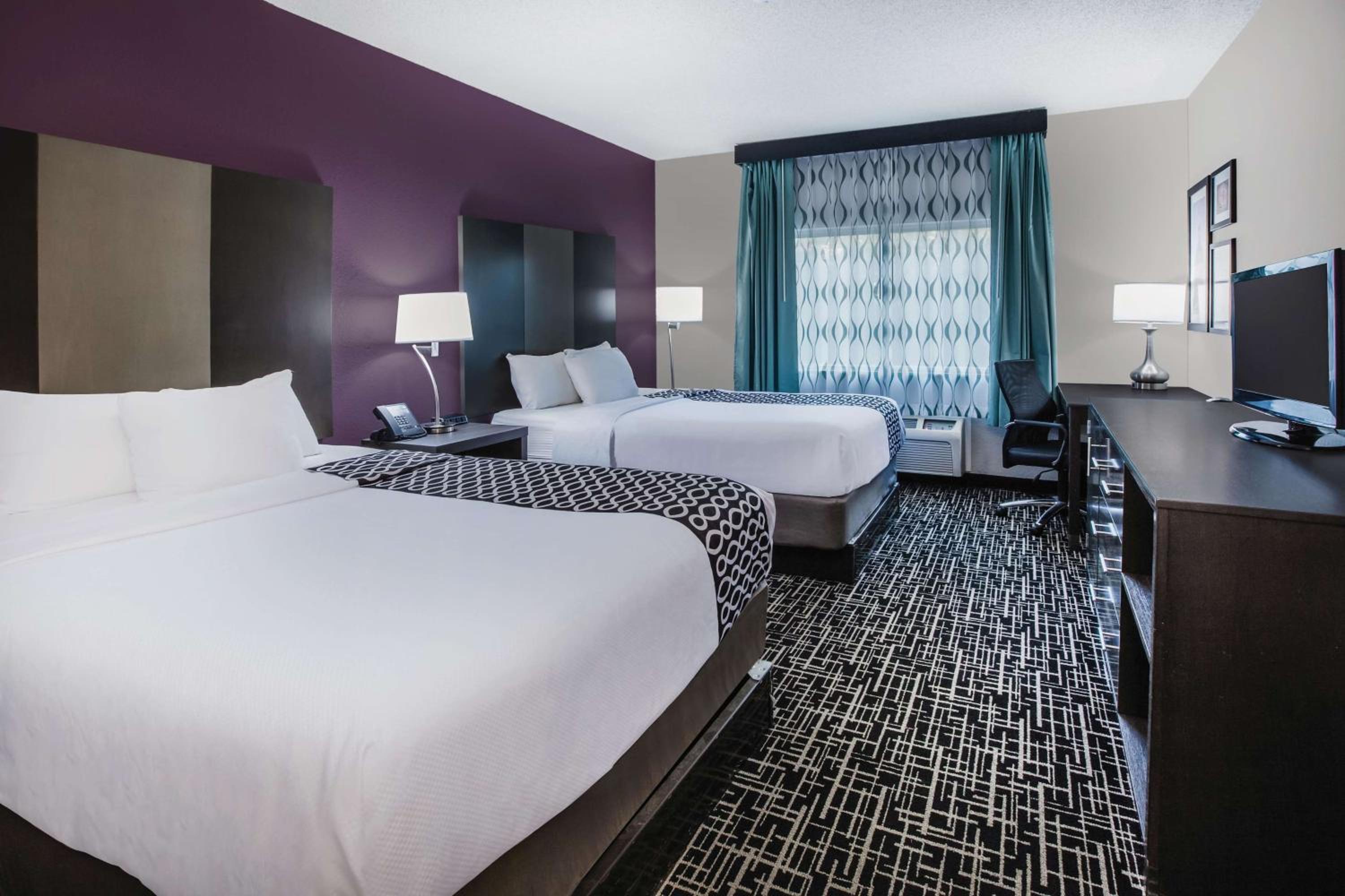 Deluxe Queen Room with Two Queen Beds - Photo 2