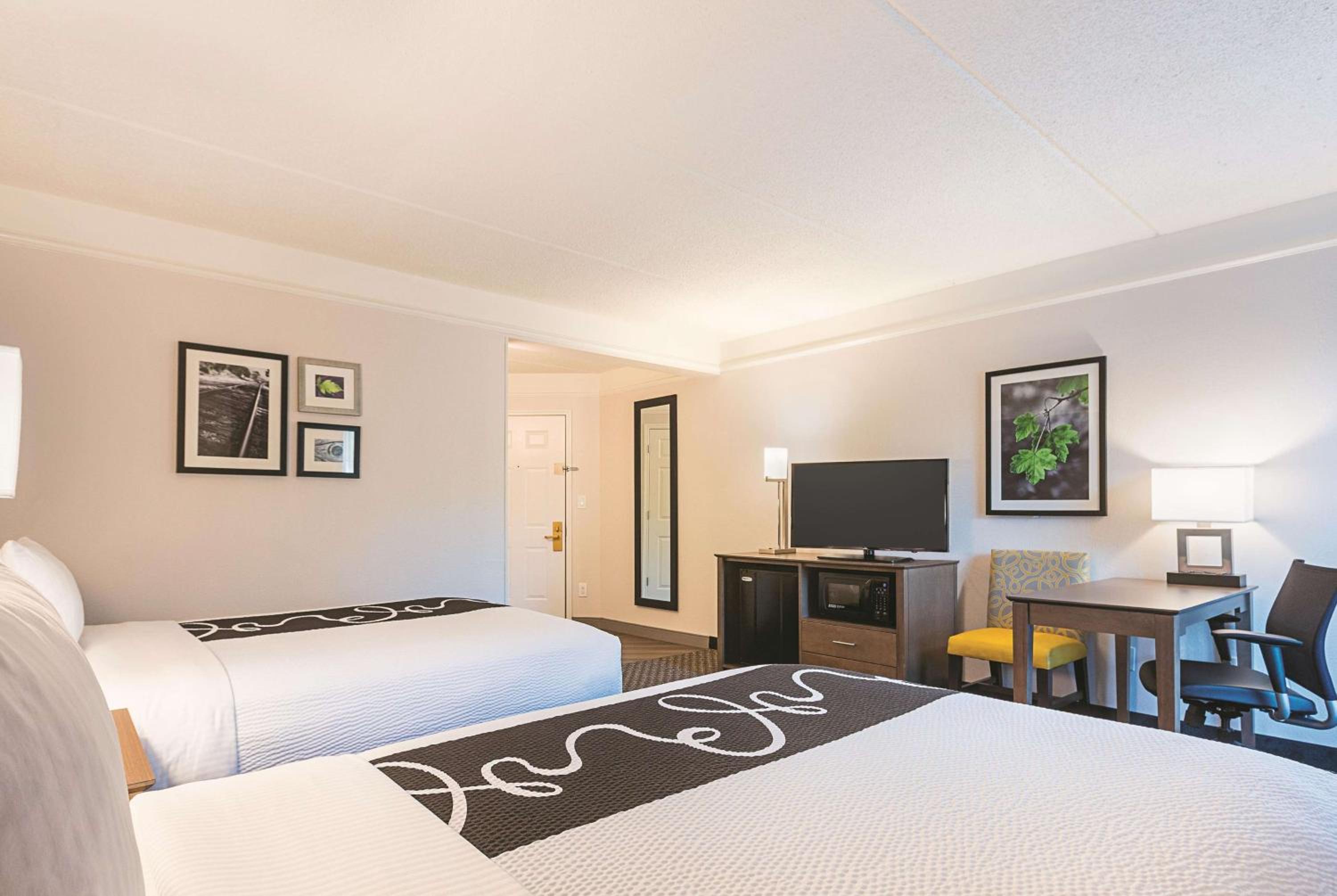 Double Room with Two Double Beds - Non-Smoking - Photo 5