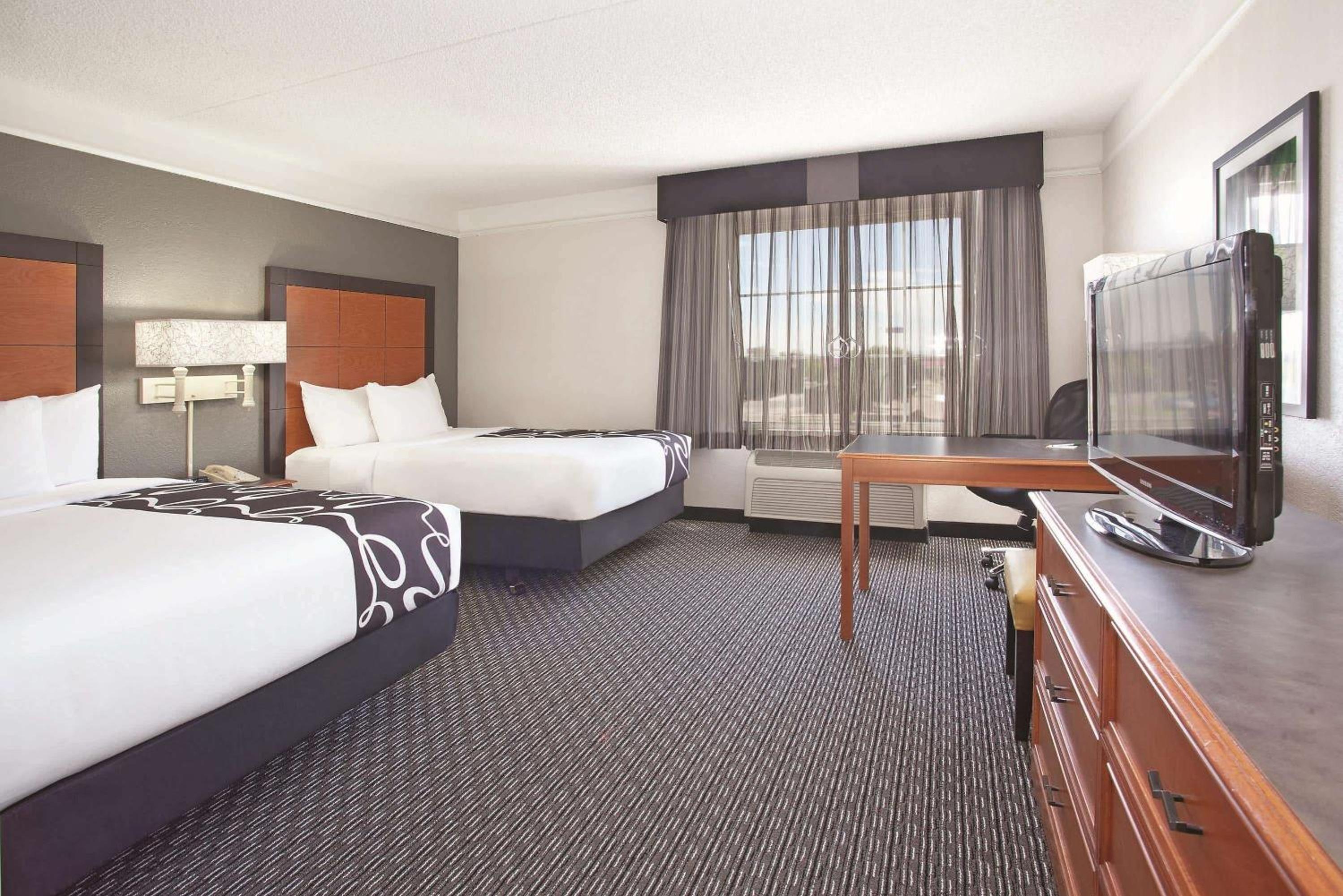 Deluxe Double Room with Two Double Beds - Non-Smoking - Photo 5