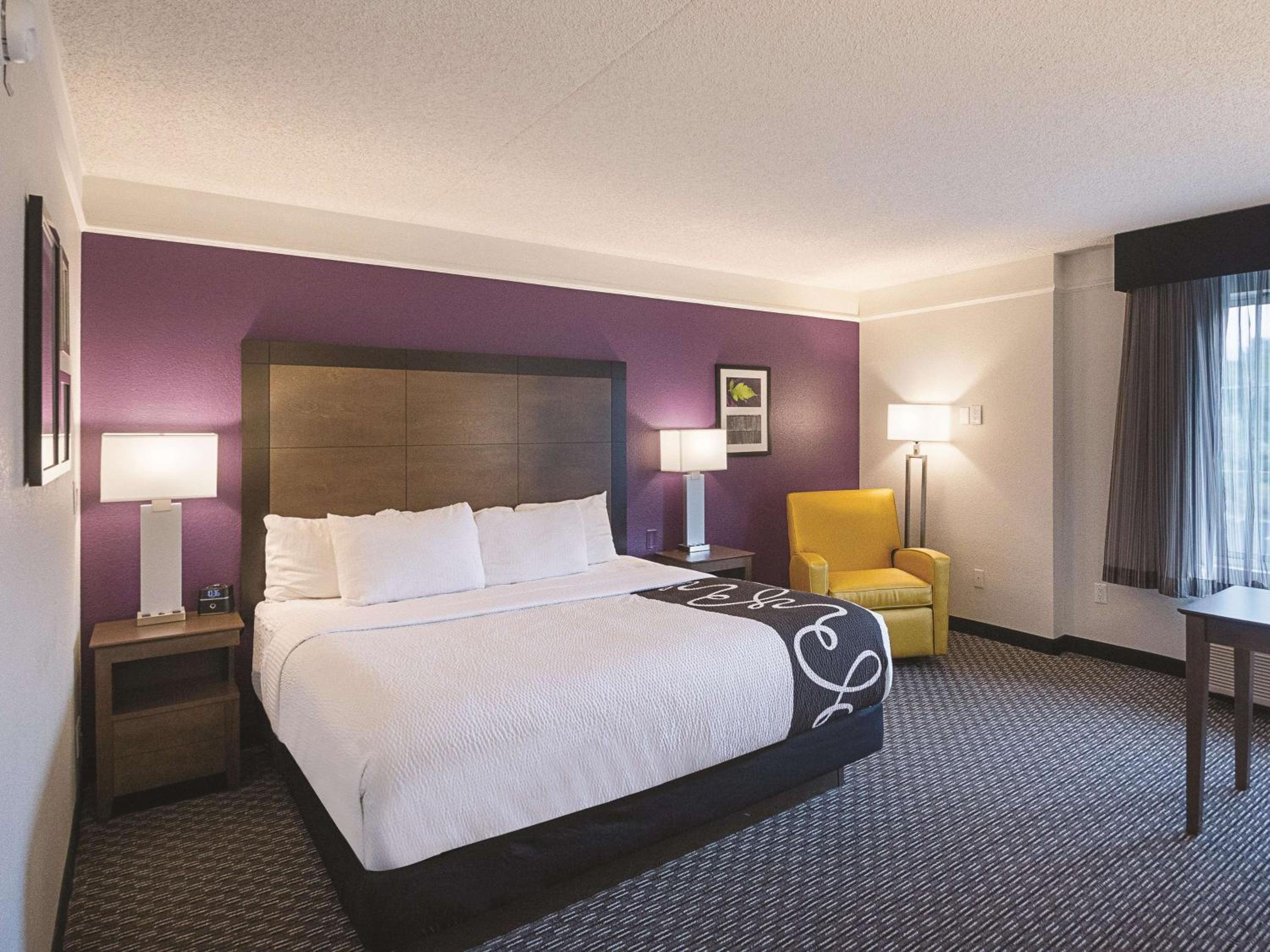 Deluxe King Room - Photo 1