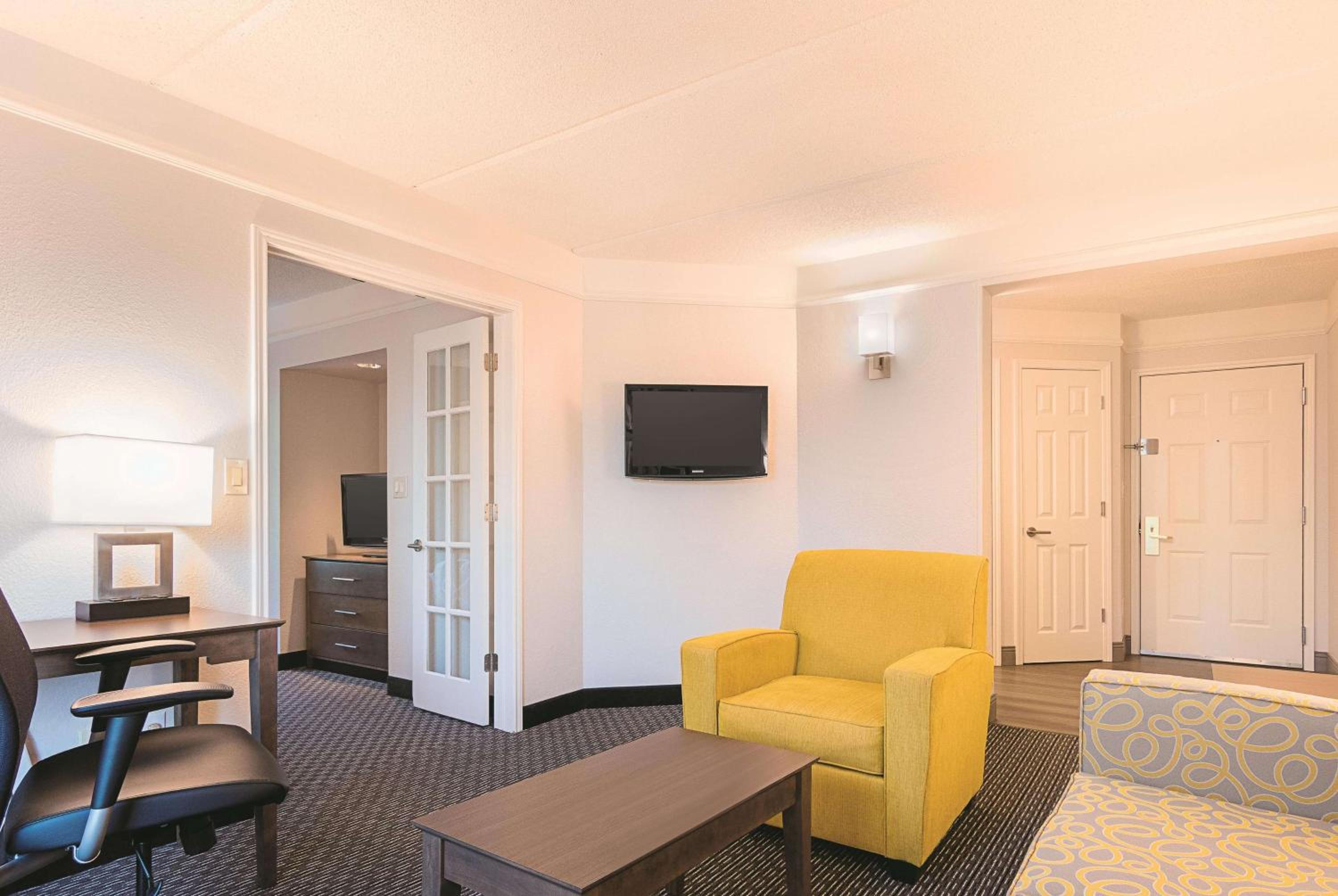 One-Bedroom King Suite - Non-Smoking - Photo 1