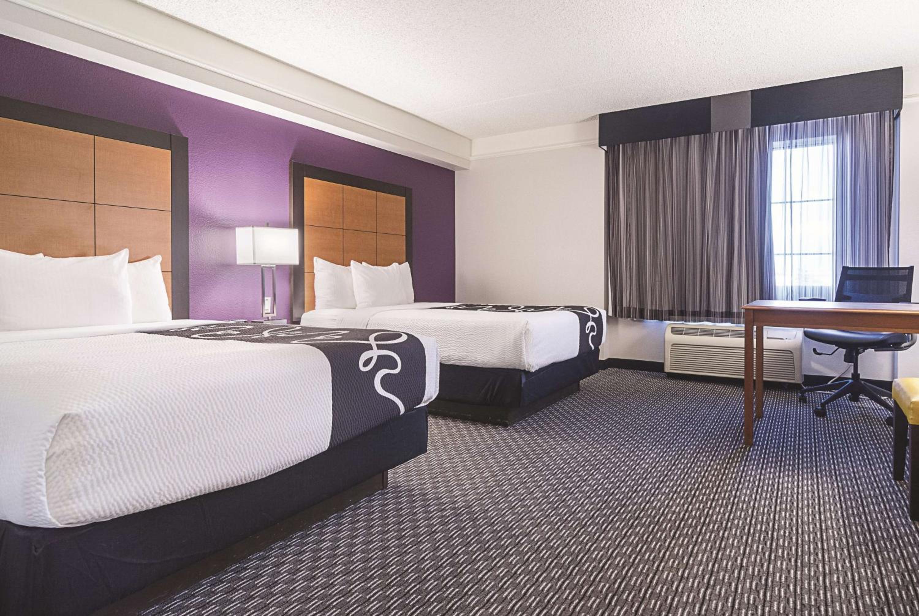 Deluxe Double Room with Two Double Beds - Non-Smoking - Photo 3