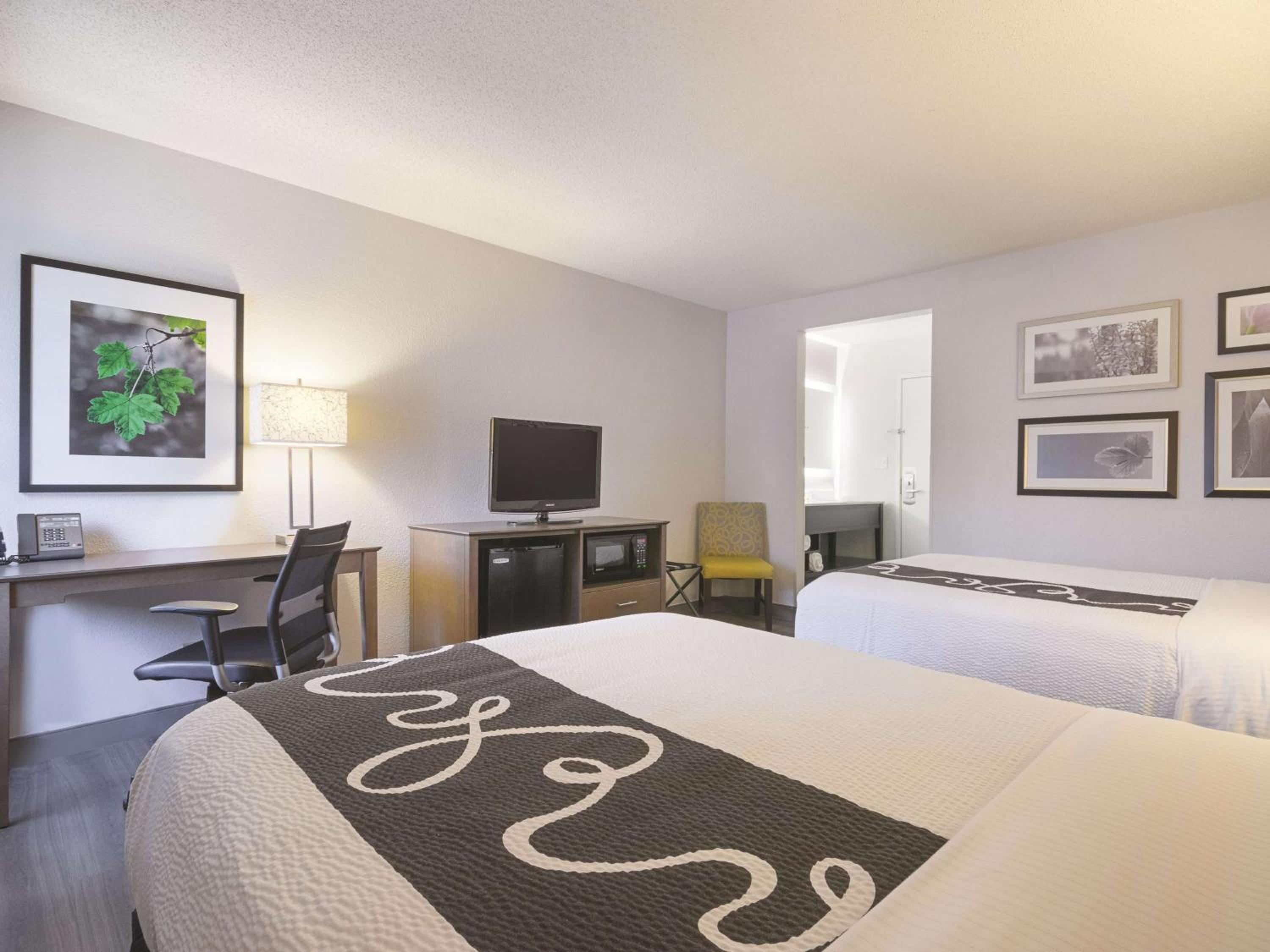 Double Room with Two Double Beds and Mobility/Hearing Impaired Access - Non-Smoking - Photo 1