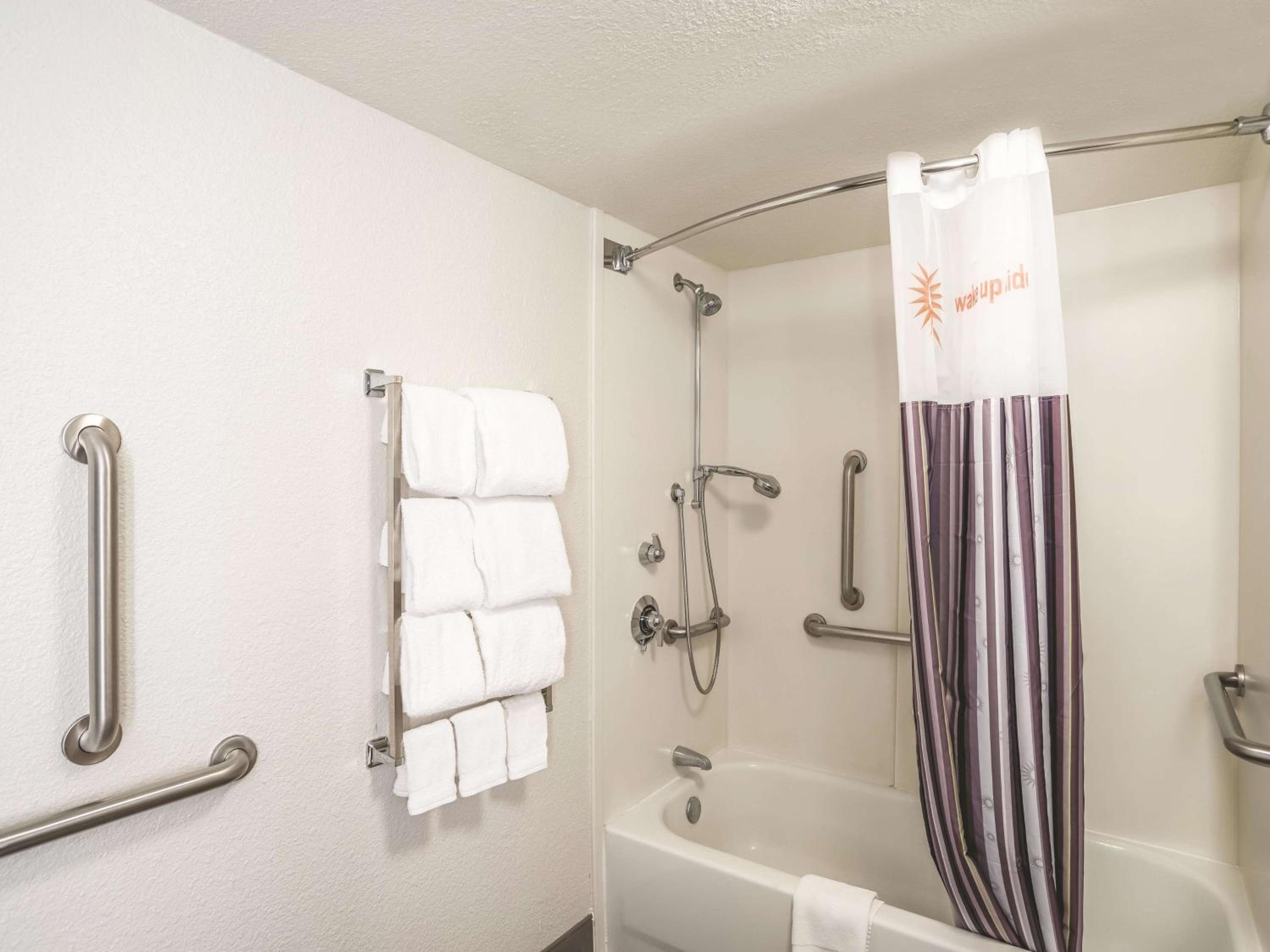 Double Room with Two Double Beds - Disability Access - Photo 2