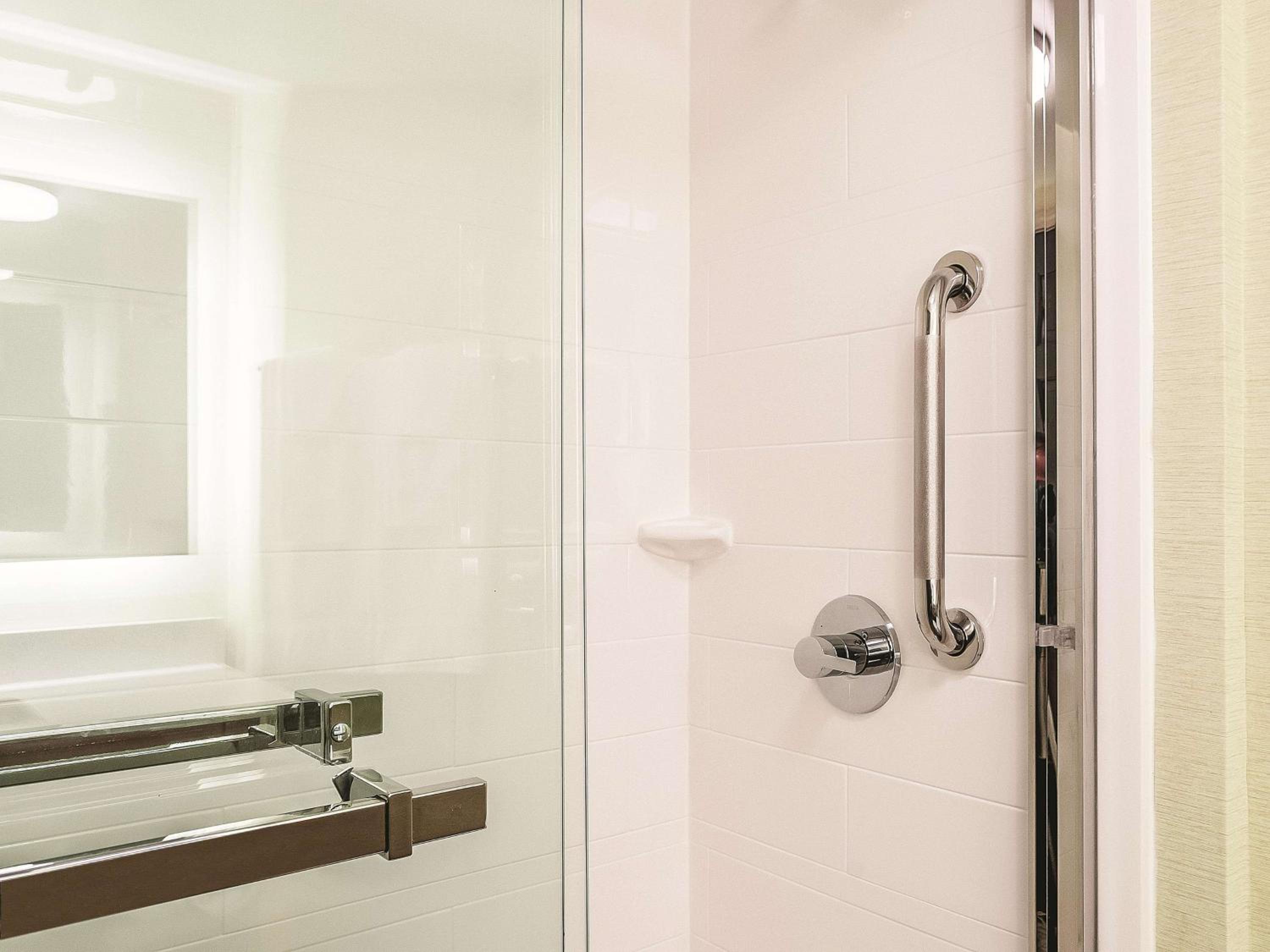 Disability Access- King Room - Photo 4