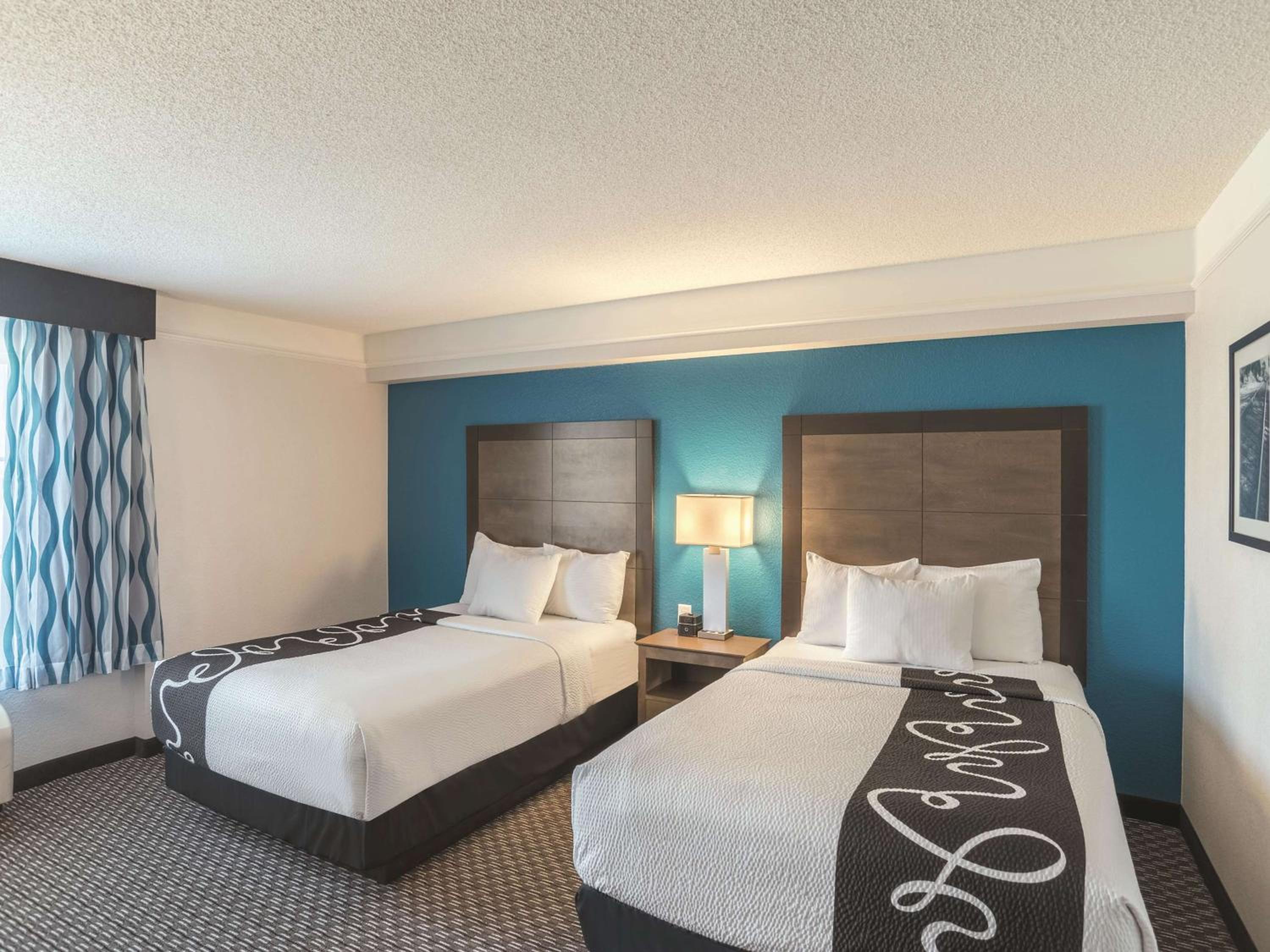 Deluxe Double Room with Two Double Beds - Photo 2