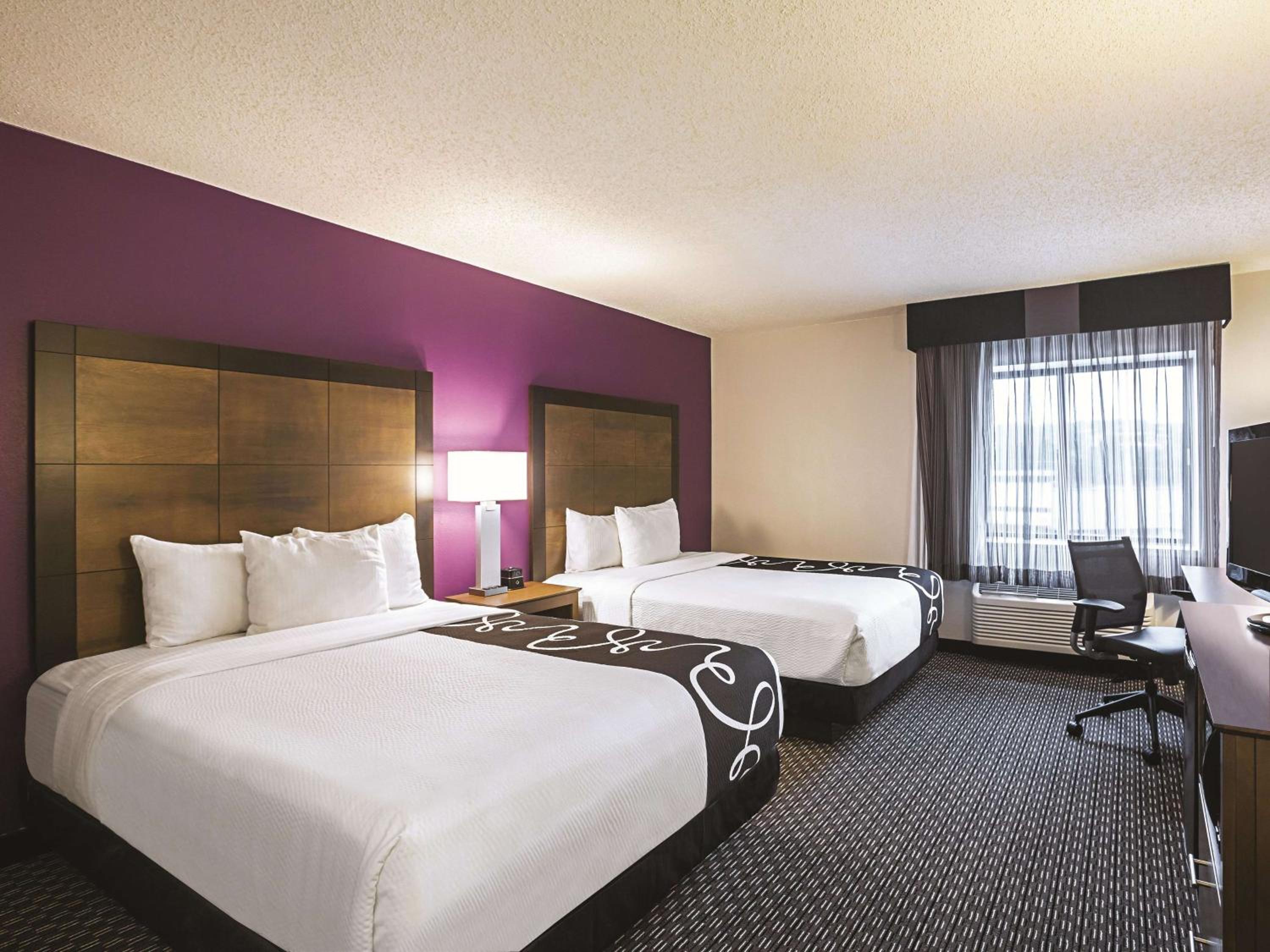 Queen Room with Two Queen Beds - Non-Smoking - Photo 1