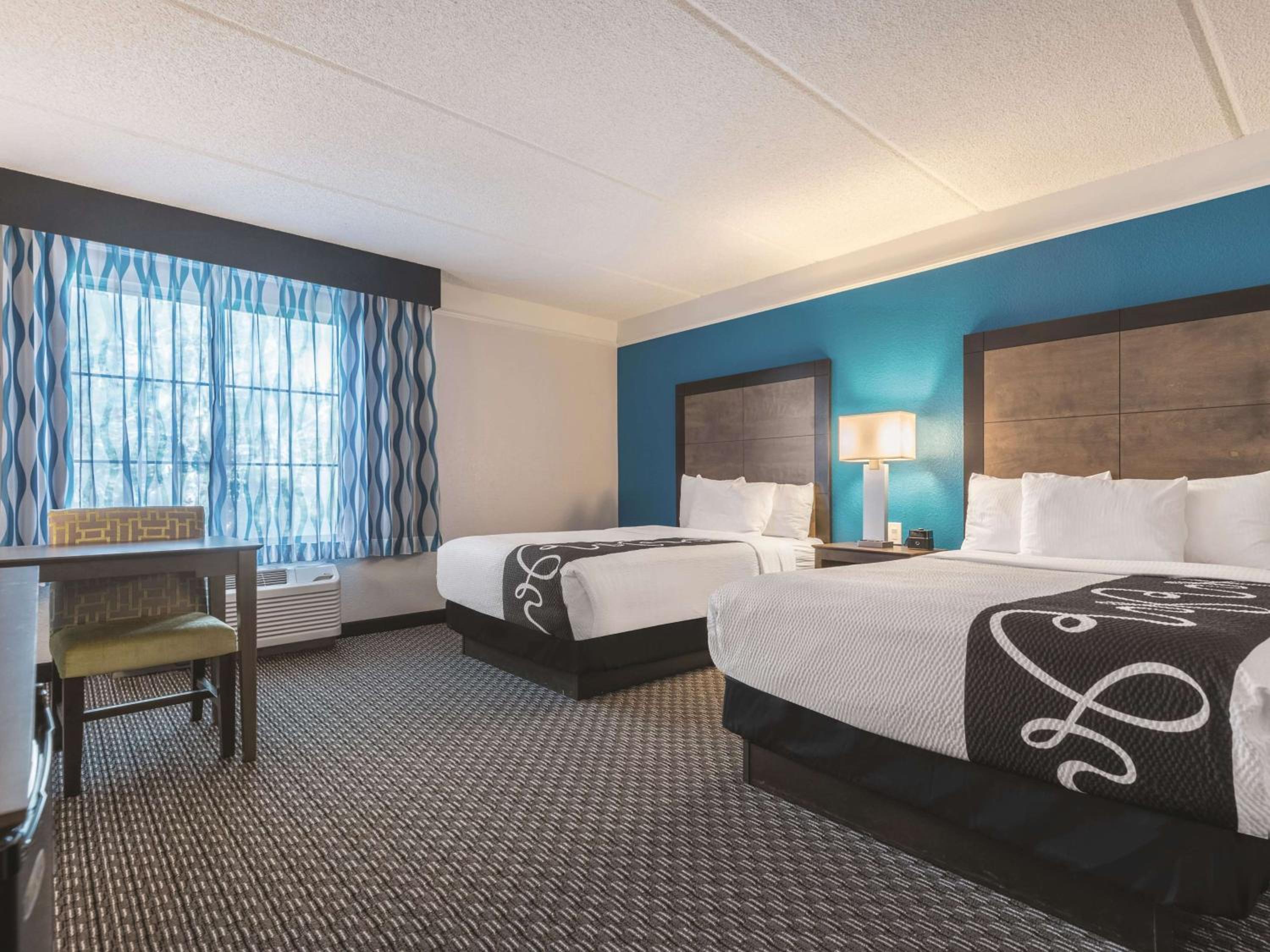 Double Room with Two Double Beds - Photo 2