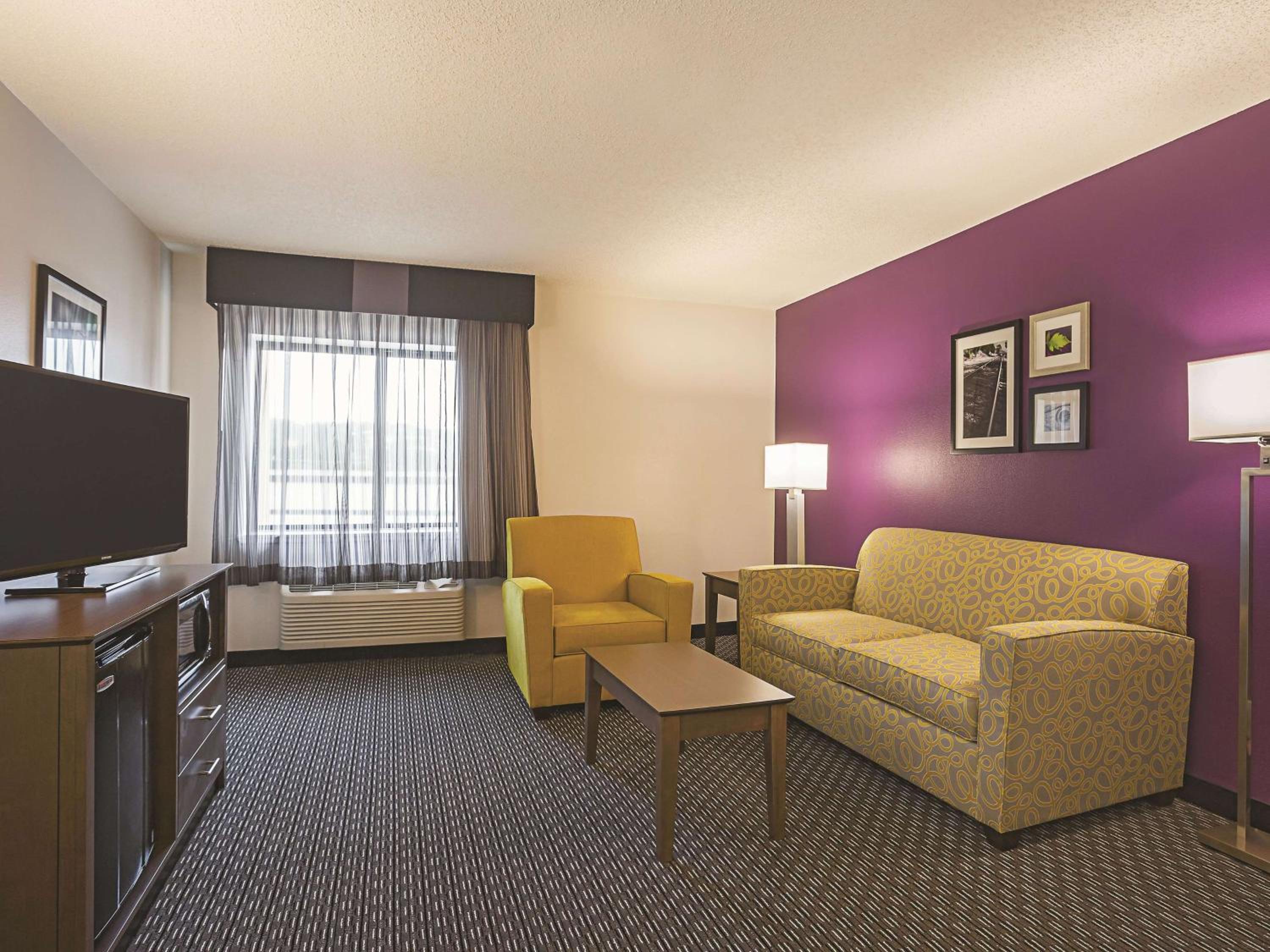 One-Bedroom King Suite - Non-Smoking - Photo 1