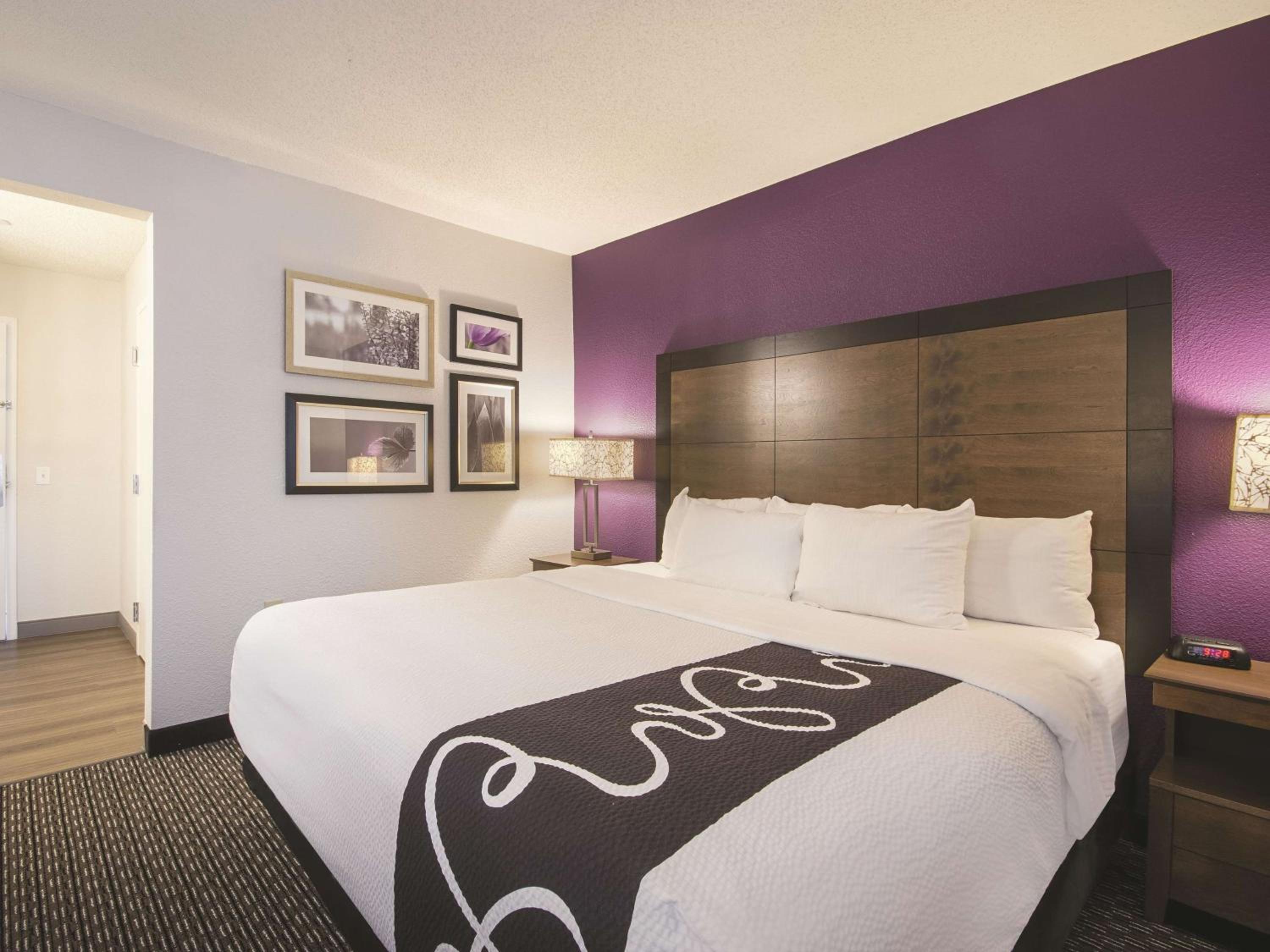 Deluxe King Room - Photo 1