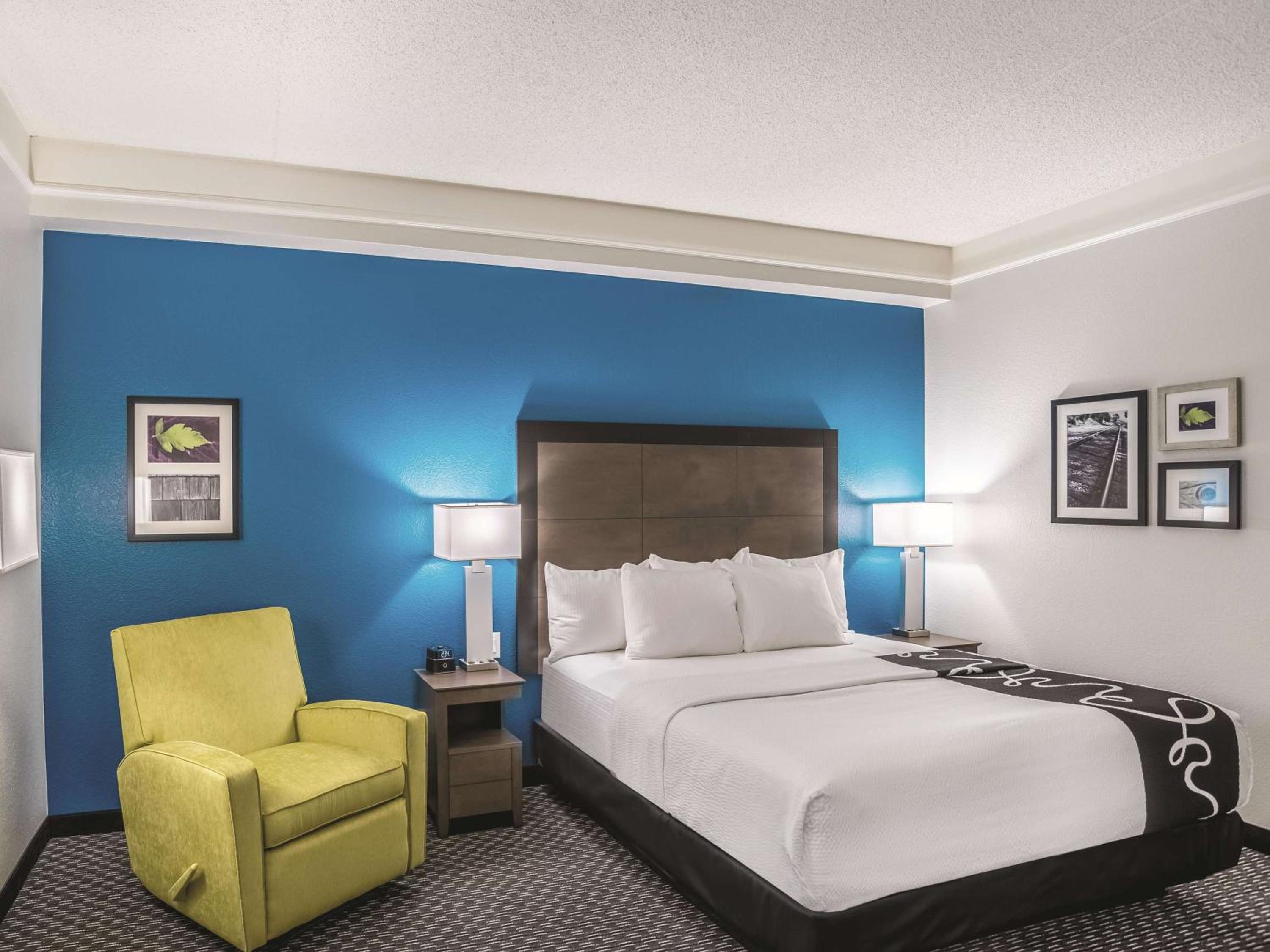 Deluxe King Room - Photo 5