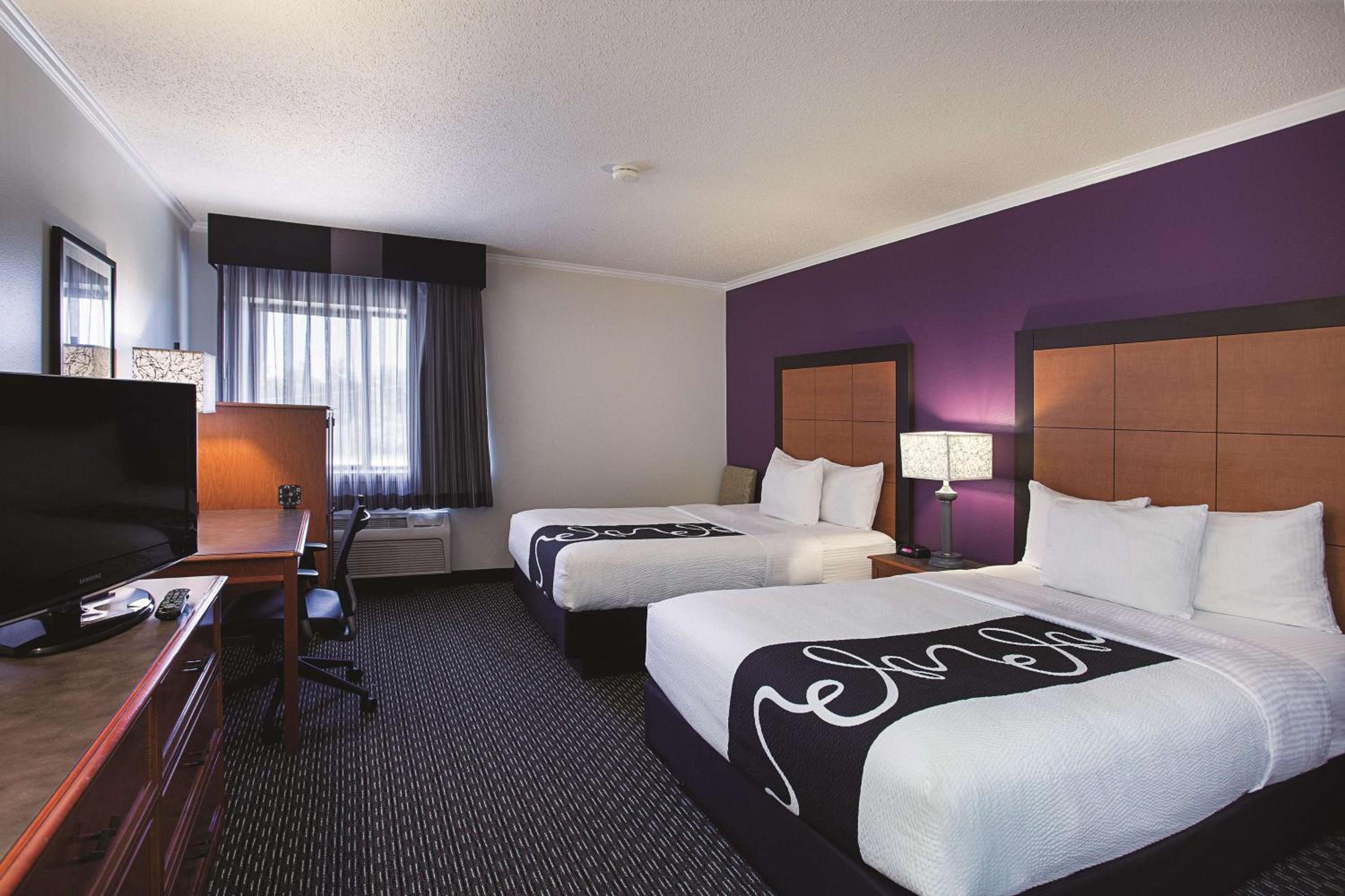 Double Room With Two Double Beds - Photo 11
