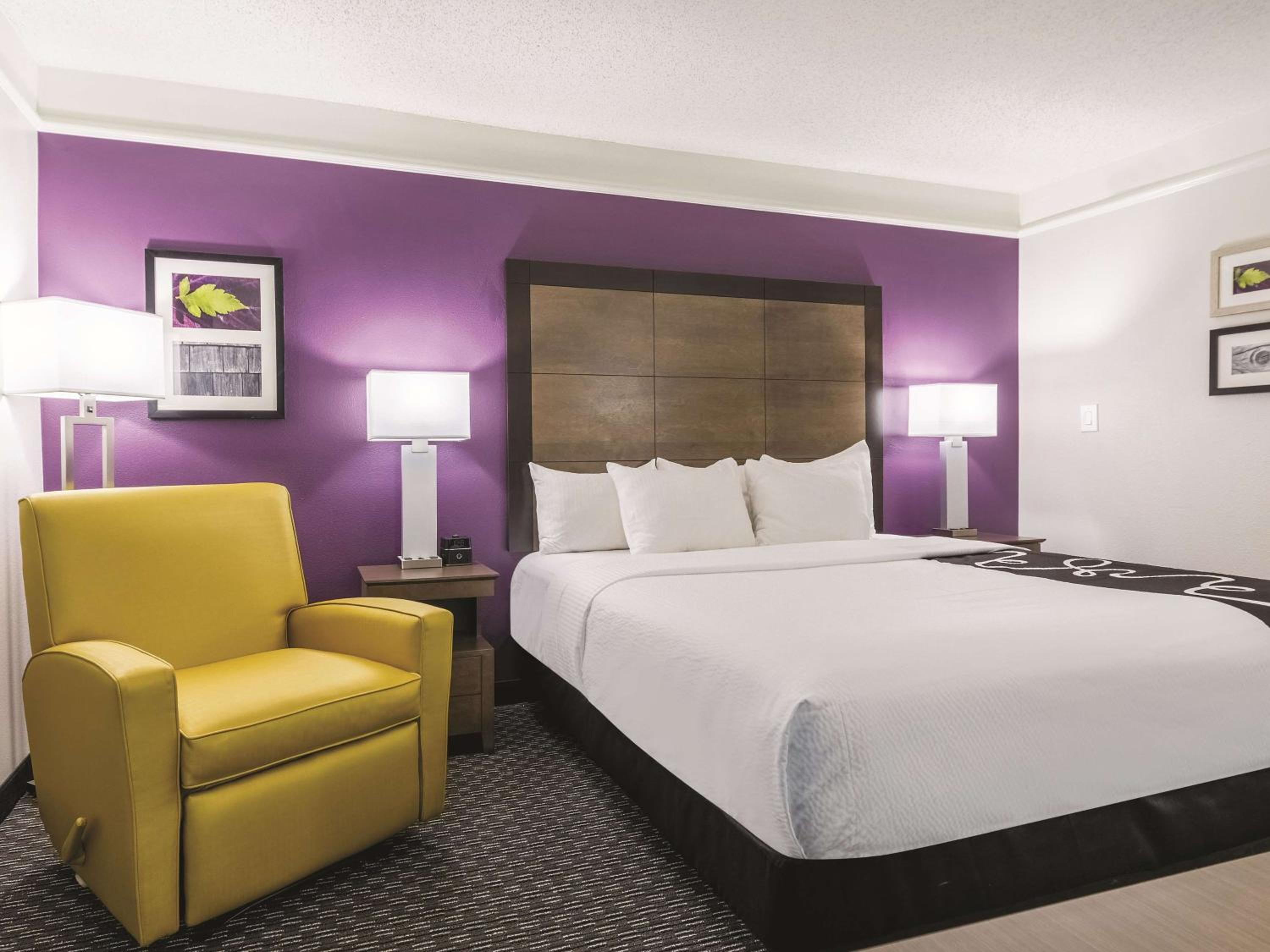 Deluxe King Room - Photo 1