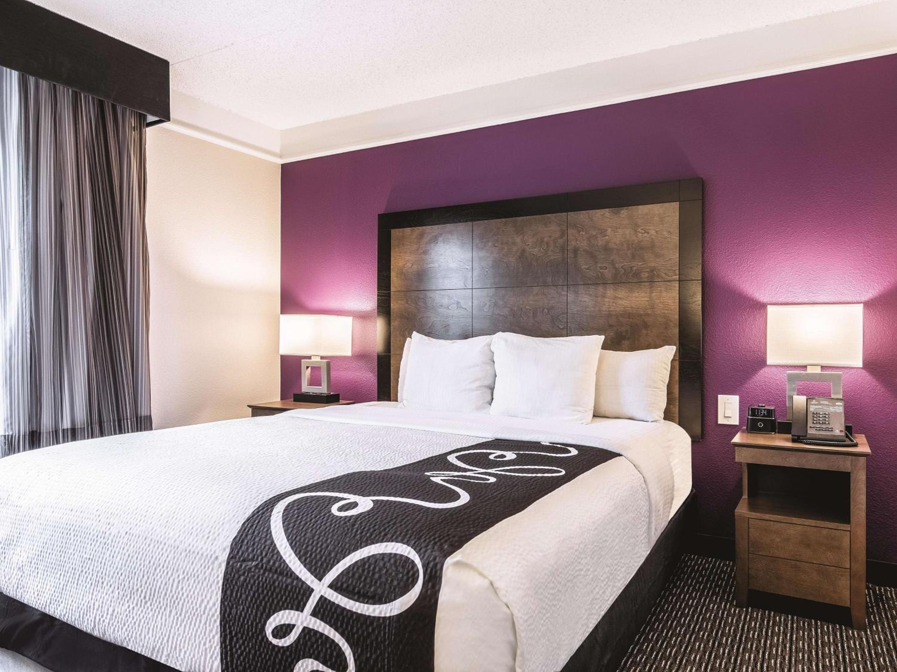 Deluxe King Suite photo 2