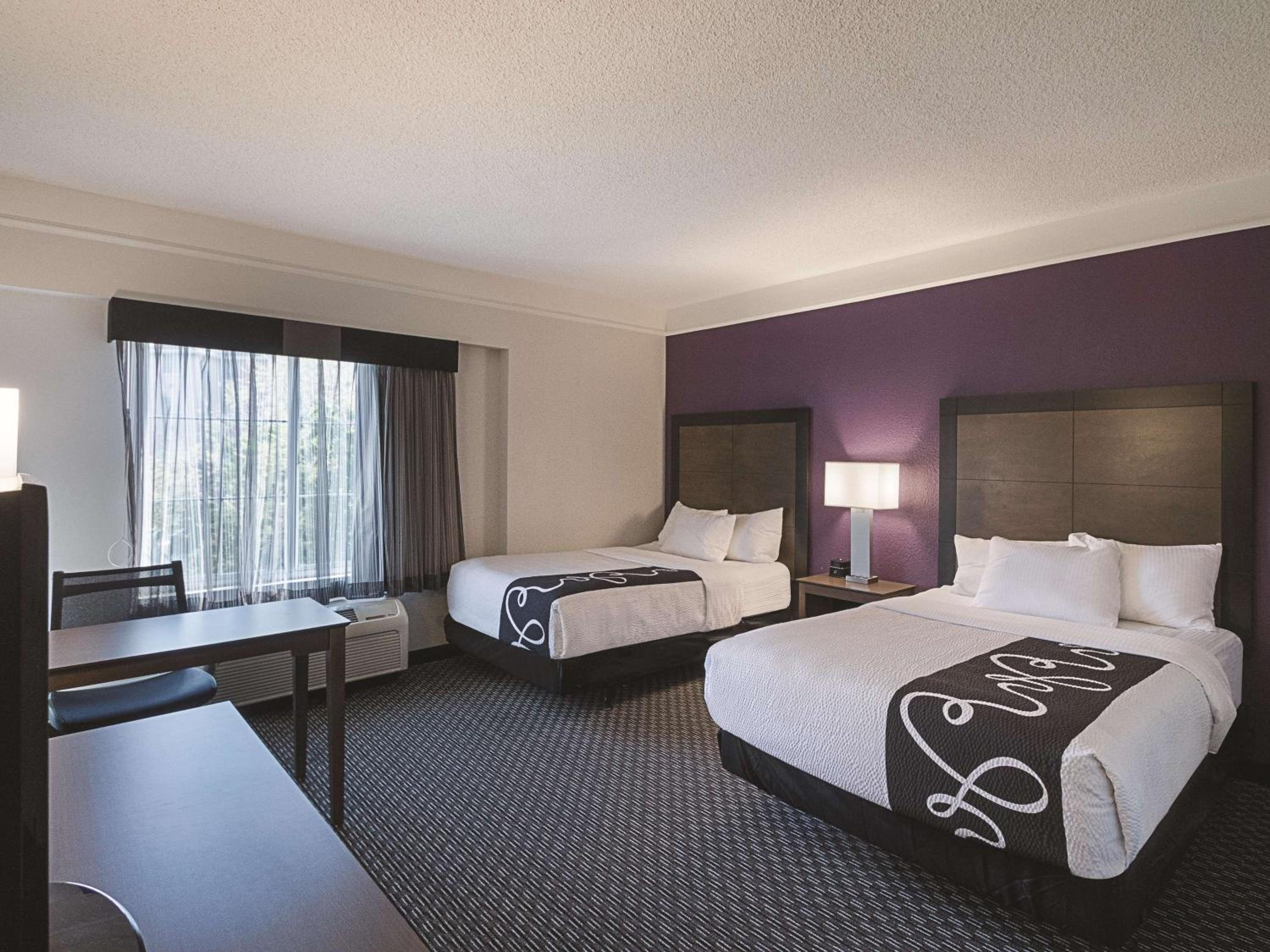 Deluxe Double Room with Two Double Beds - Photo 6