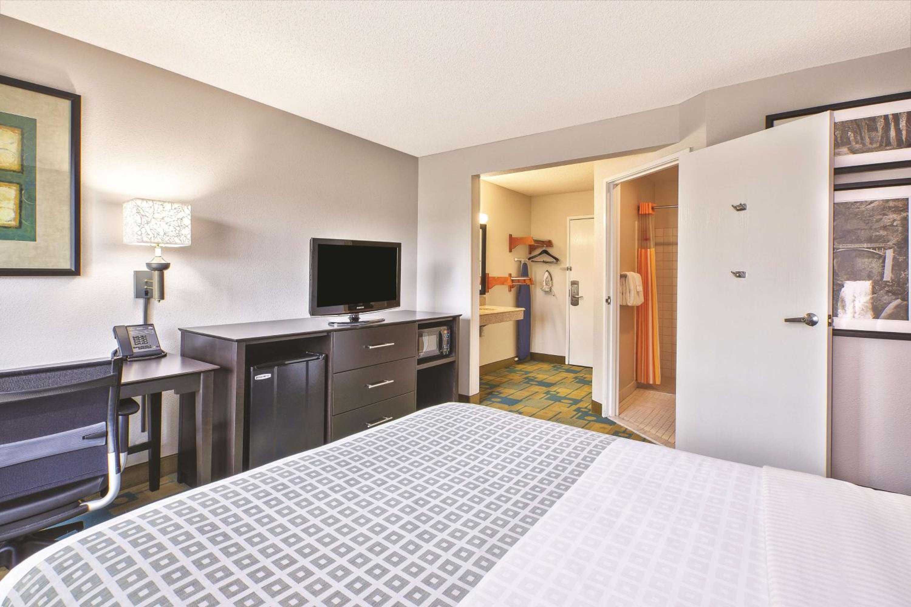 Full Size Bed - Disability Access - Photo 1