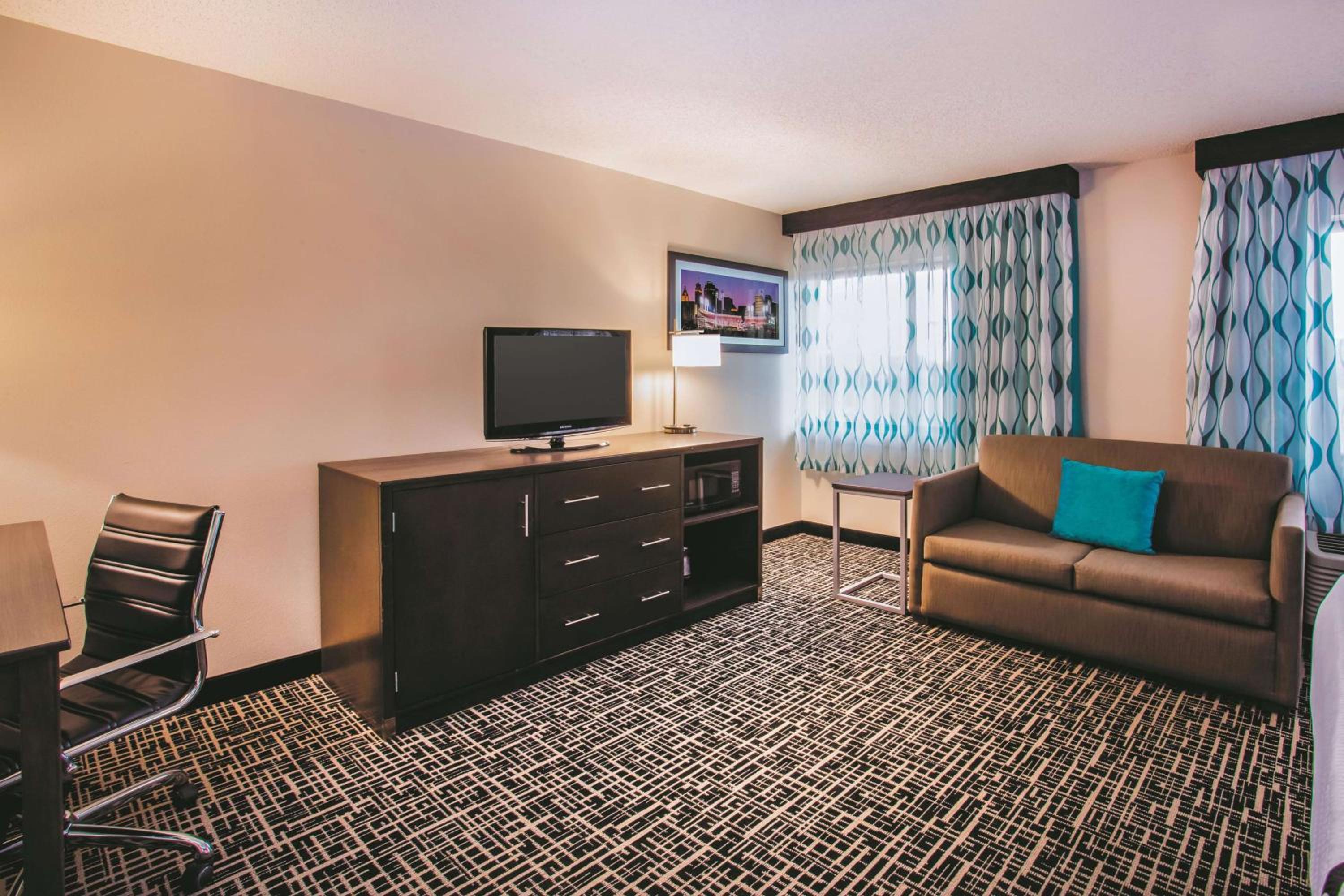 Deluxe King Room - Non-Smoking photo 2