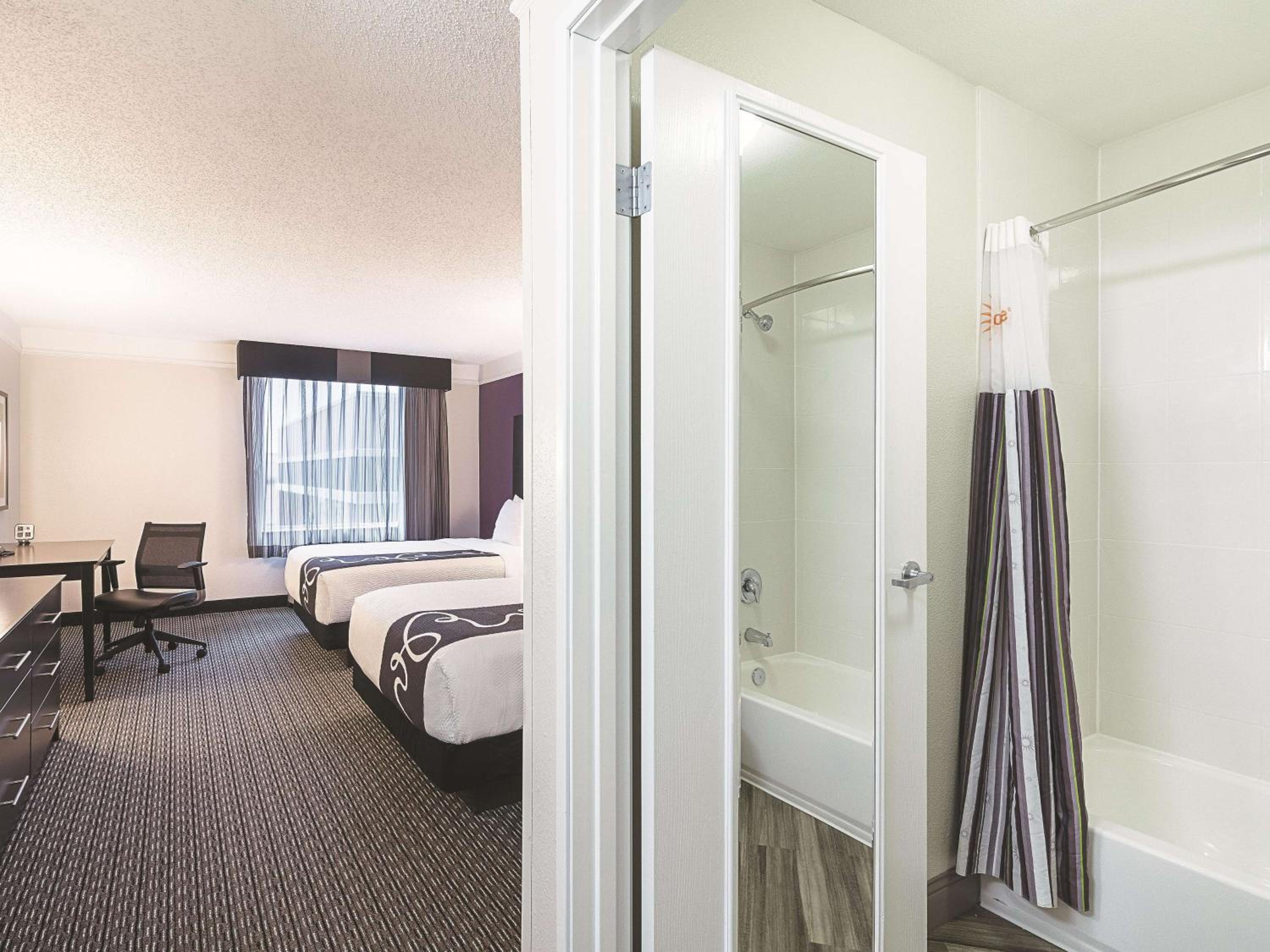 Double Room with Two Double Beds - Non-Smoking - Photo 1