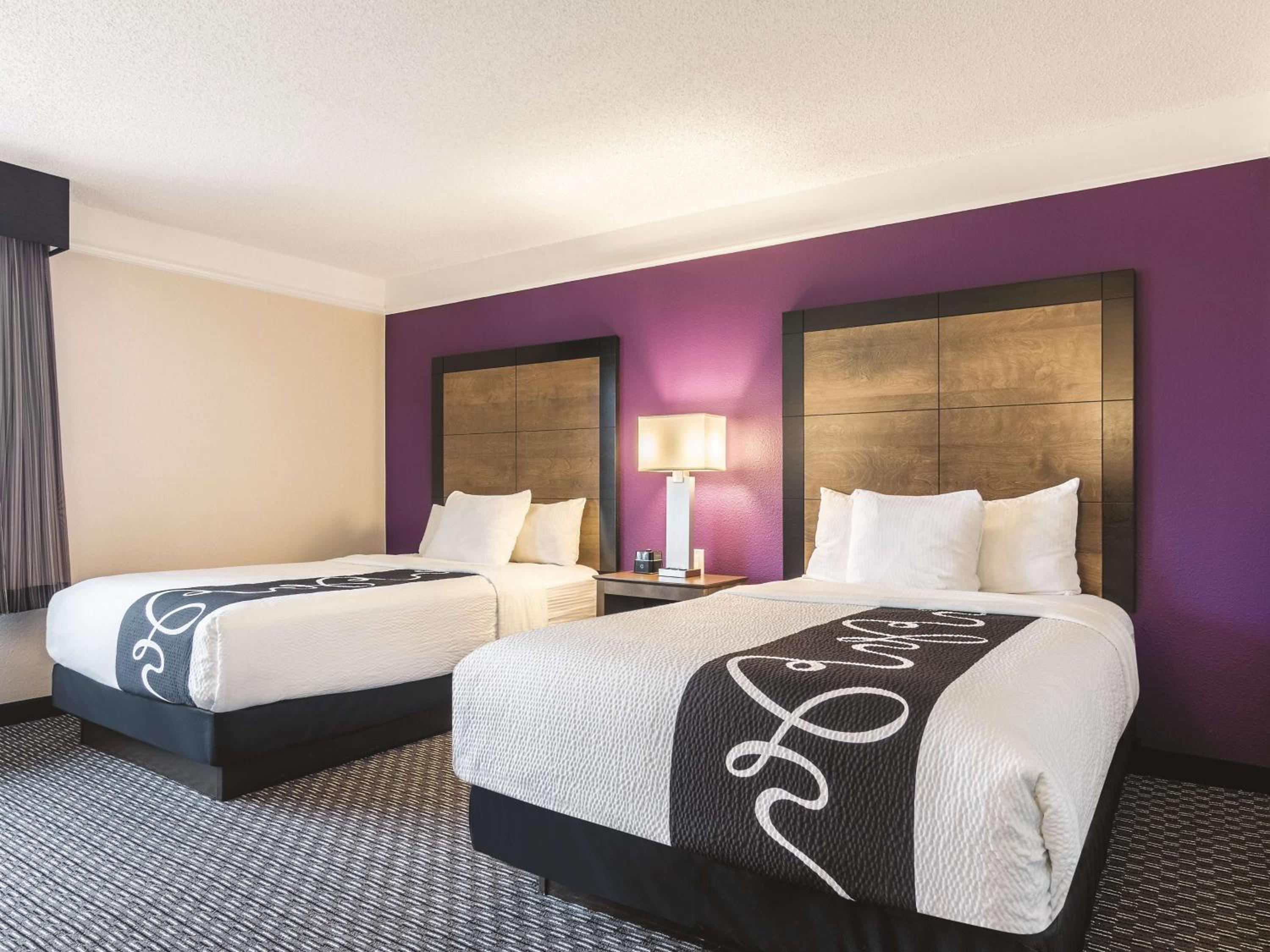 Deluxe Room with Two Double Beds photo 2