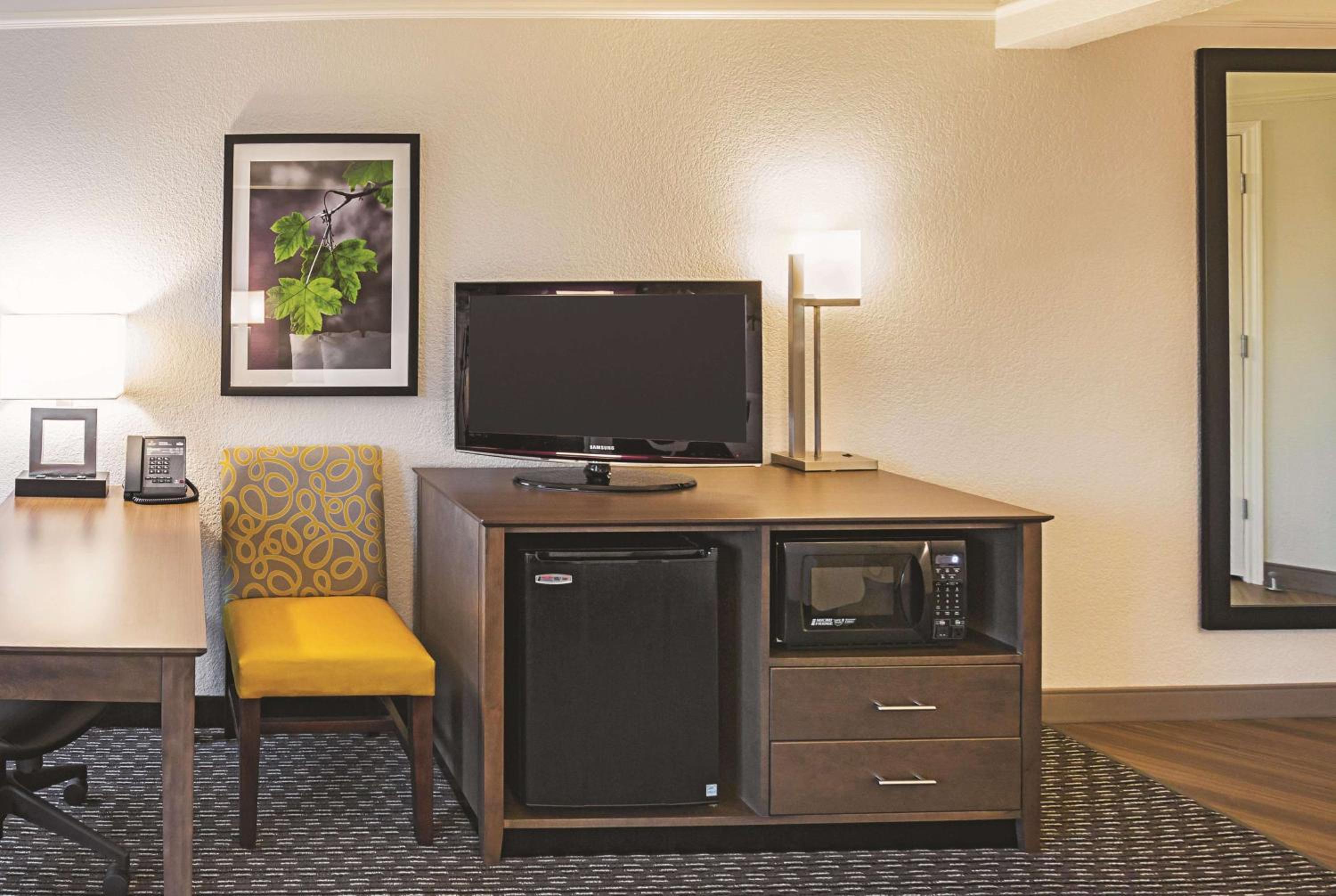 Deluxe Double Room with Two Double Beds - Photo 2