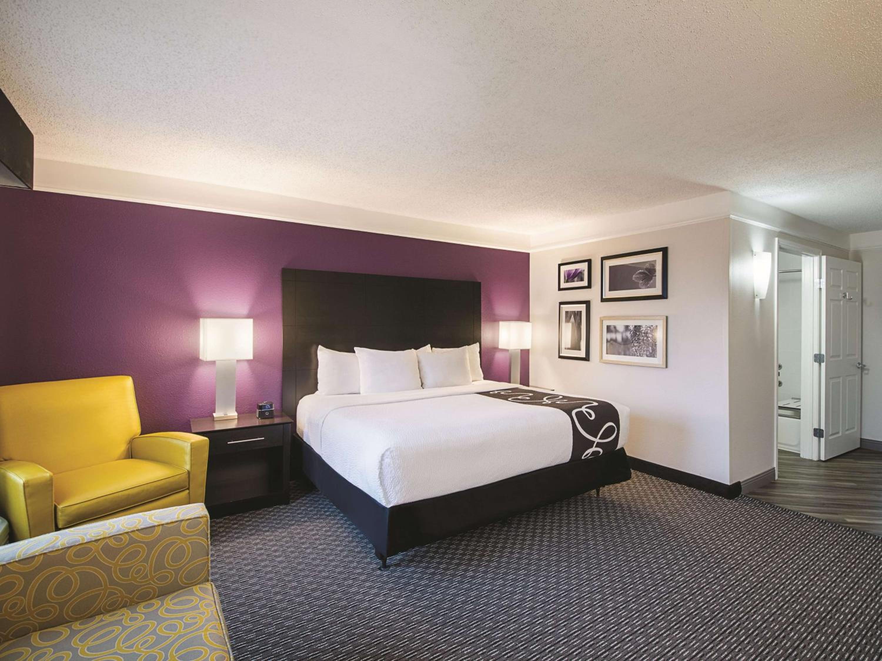 King Room with Sofa Bed - Photo 1