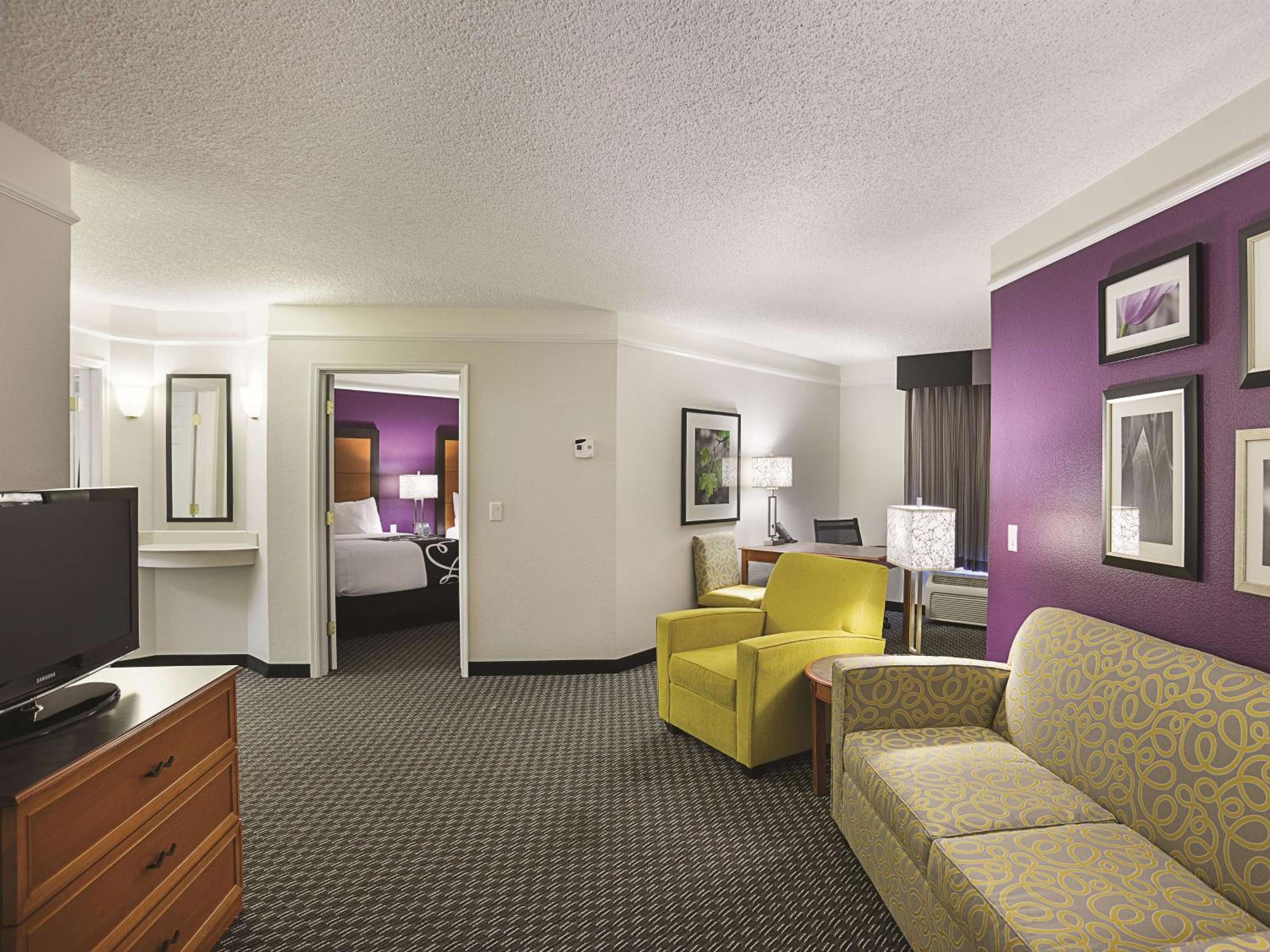 Deluxe Suite with Pool View - Non-Smoking - Photo 1