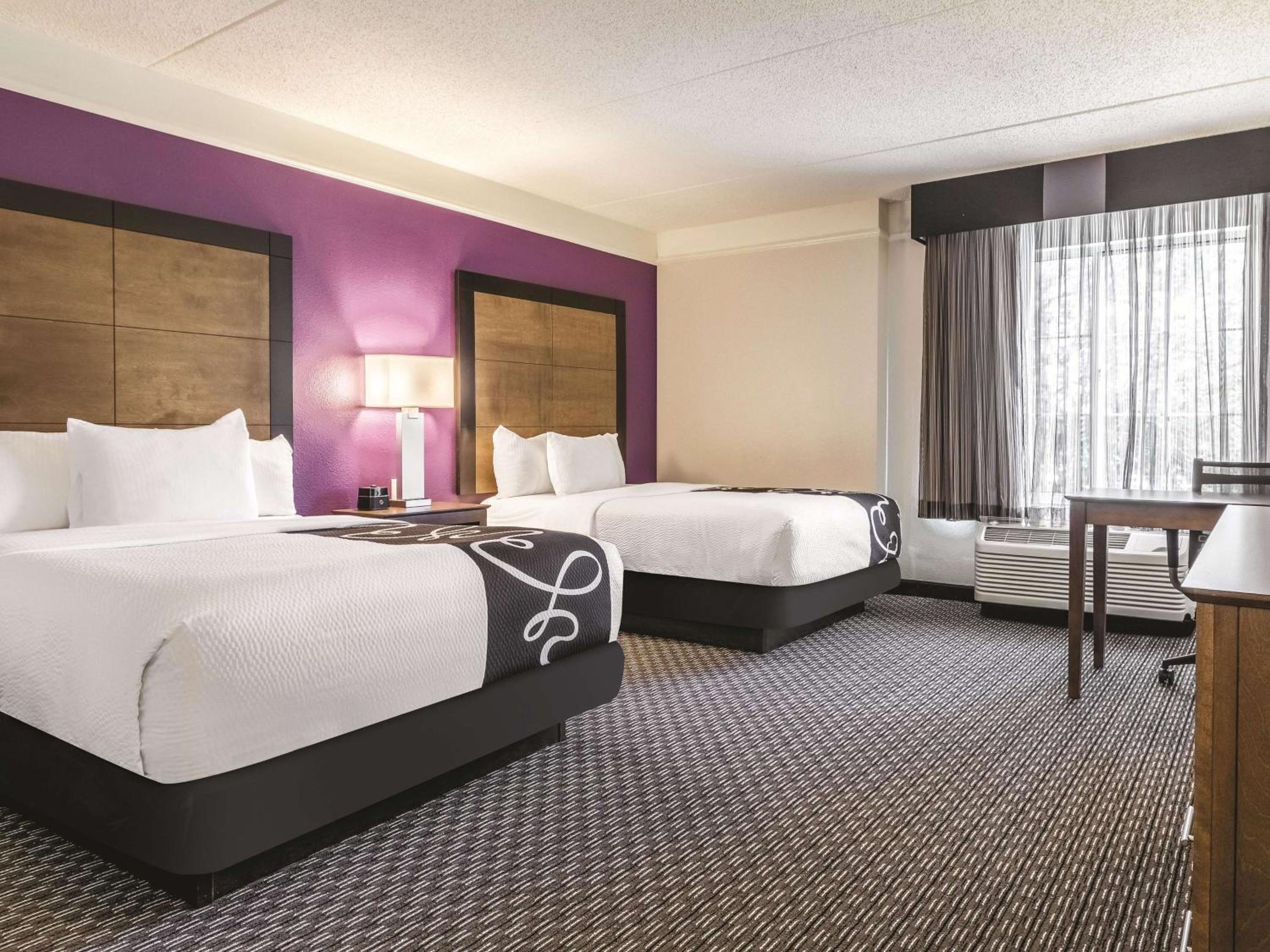 Deluxe Double Room with Two Double Beds - Photo 5