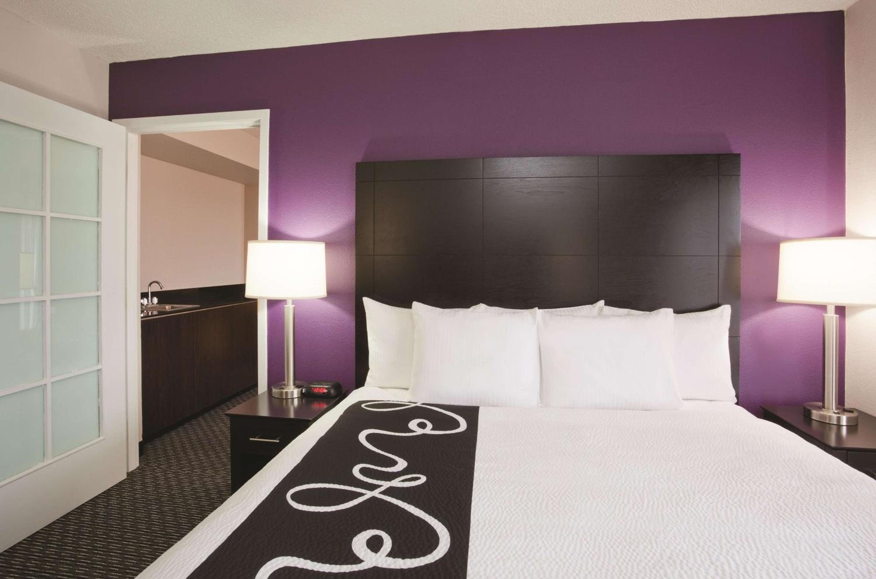 Deluxe King Room - Photo 1