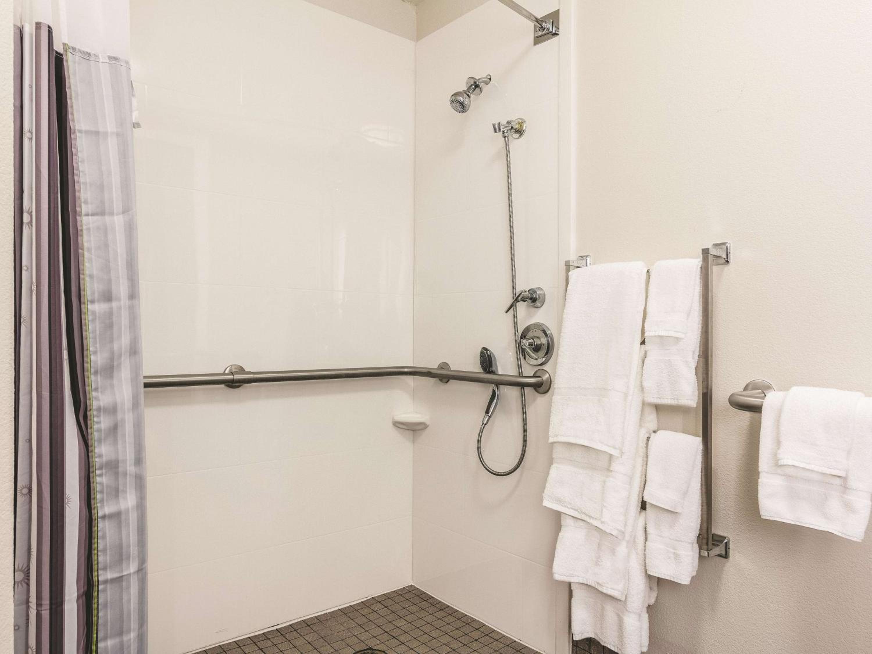 King Room - Disability Access photo 2