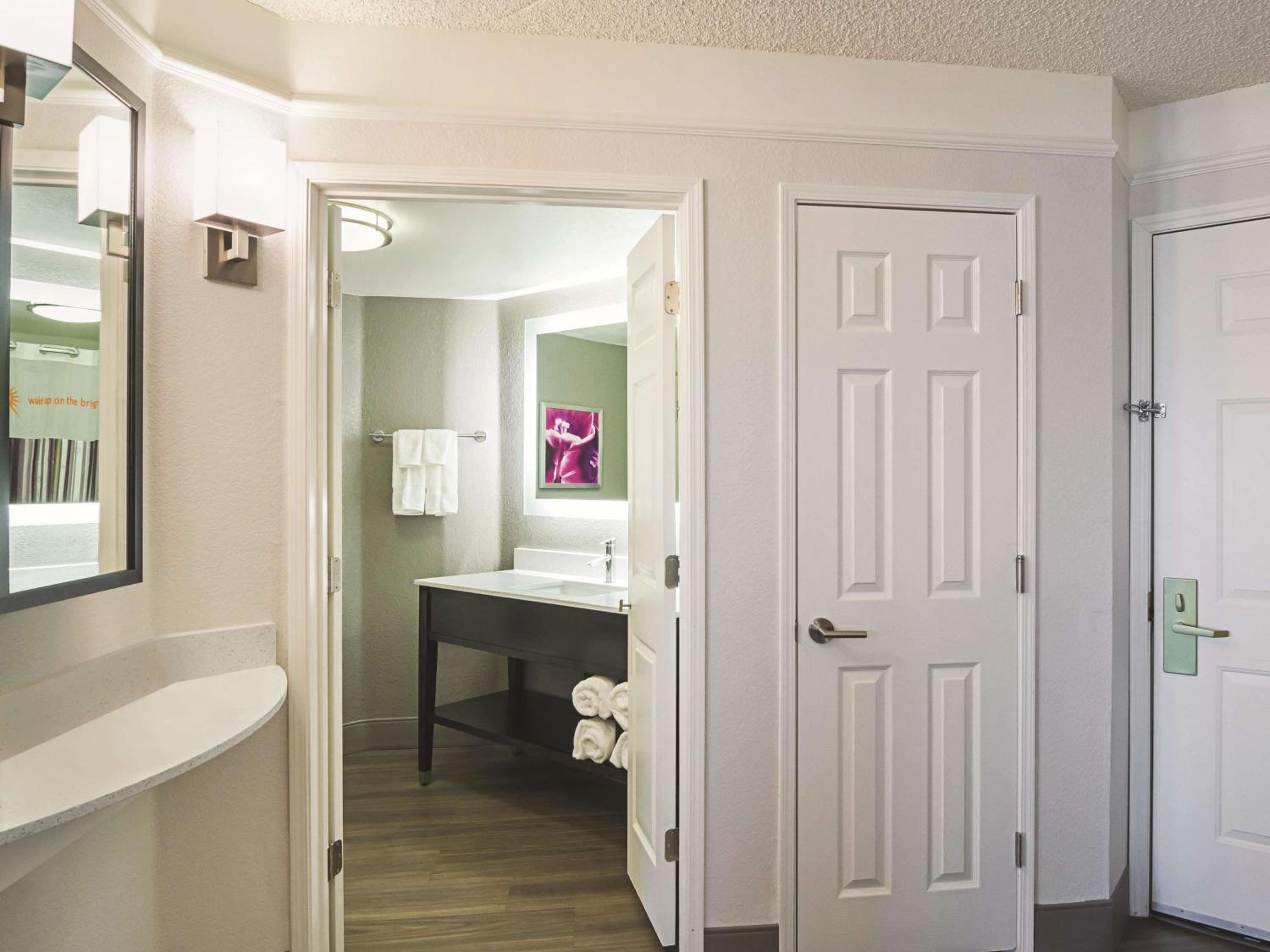 Deluxe Double Room with Two Double Beds - Photo 2