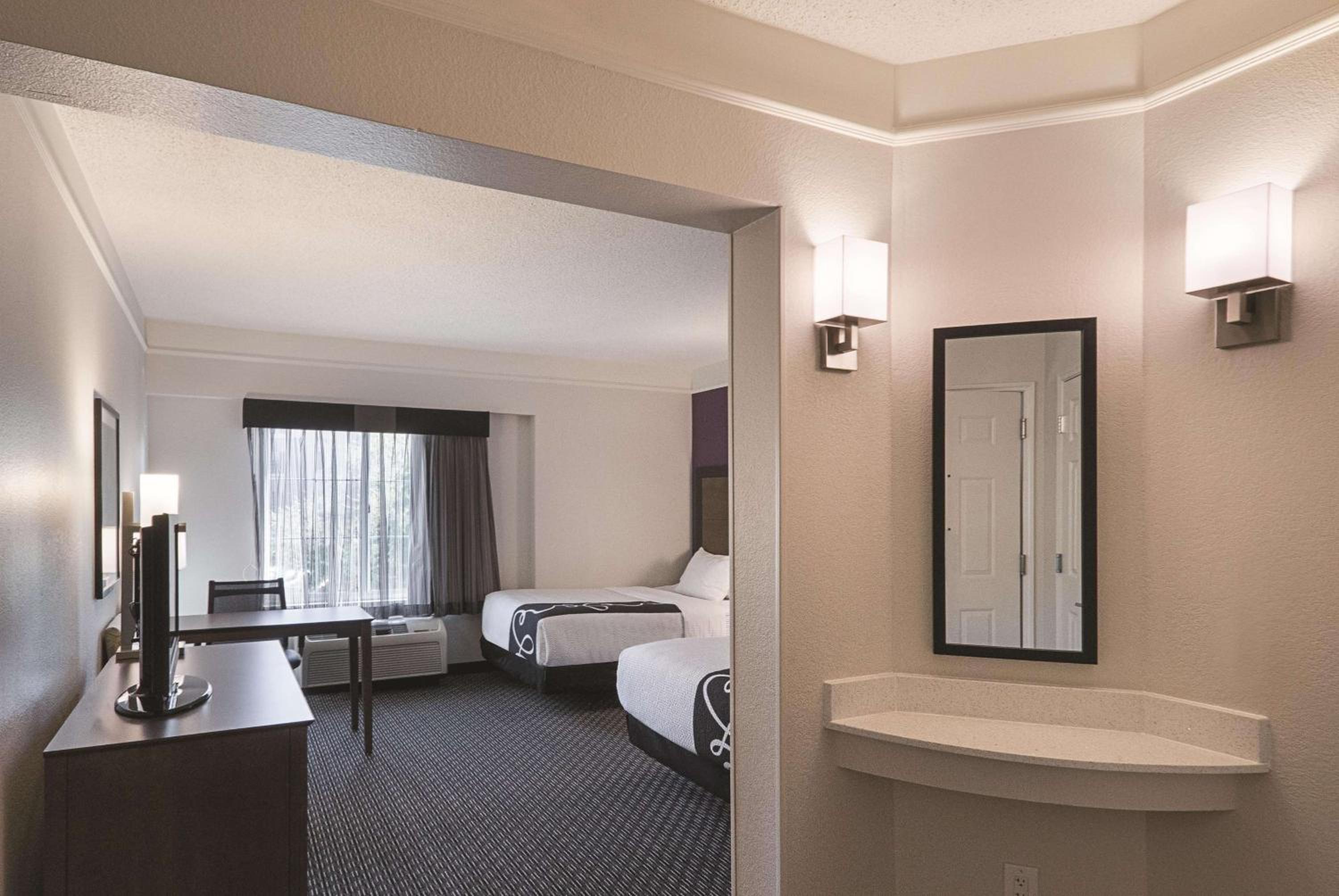 Deluxe Double Room with Two Double Beds - Photo 3