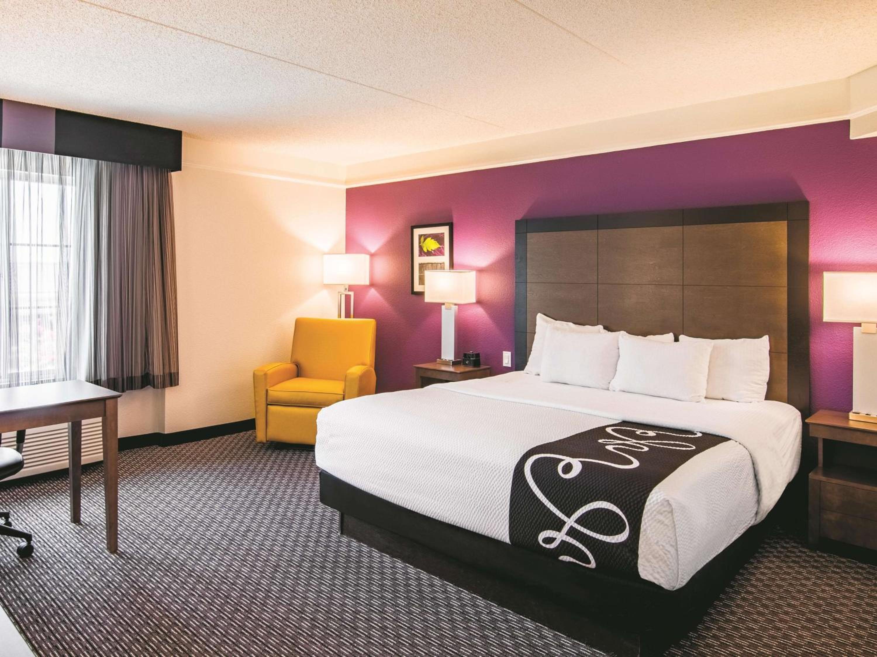 King Room - Non-Smoking - Photo 3