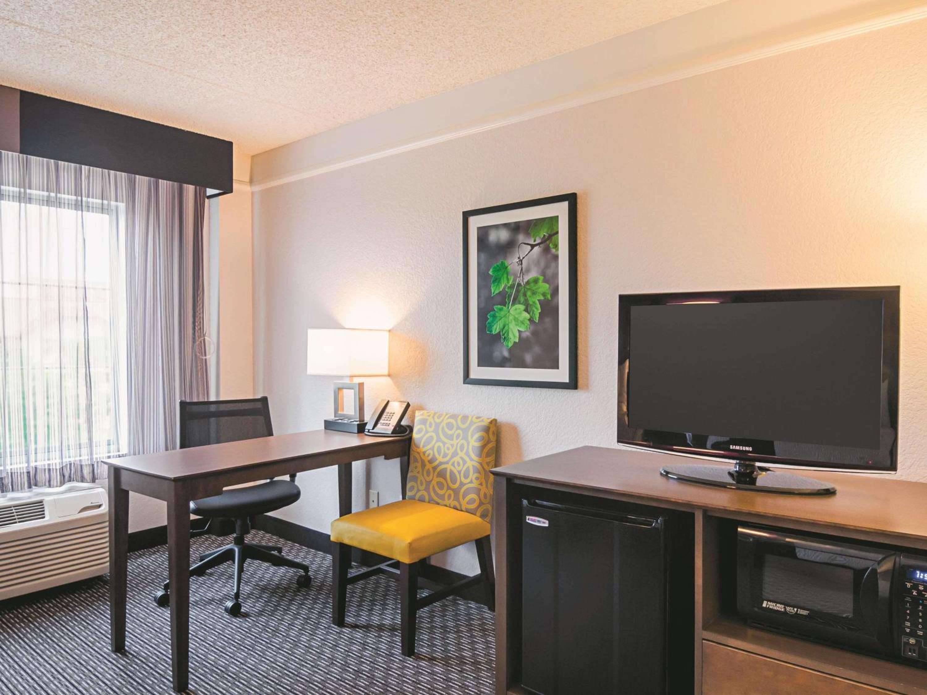 Double Room with Two Double Beds - Disability Access - Photo 2