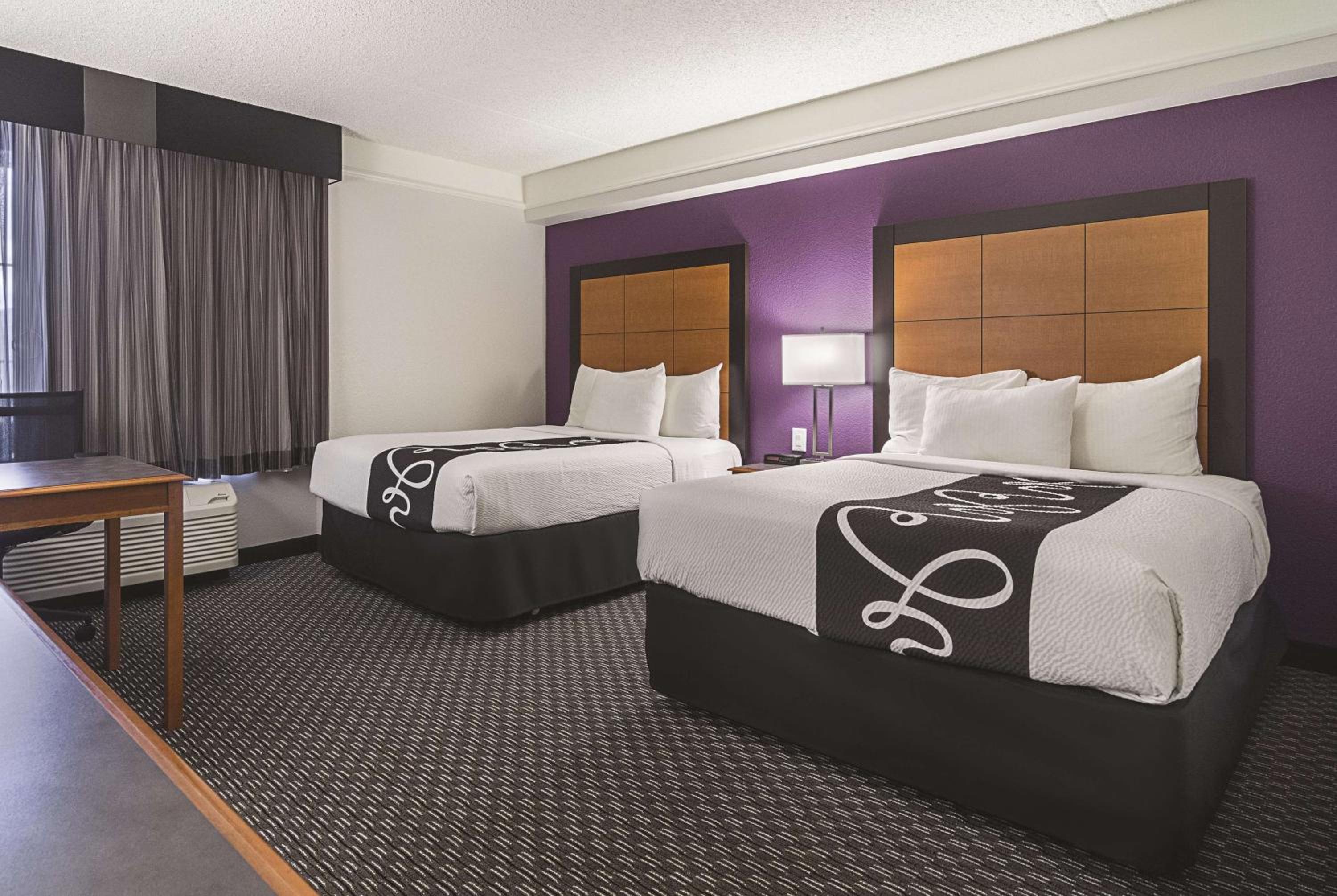 Double Room with Two Double Beds - Non-Smoking - Photo 4