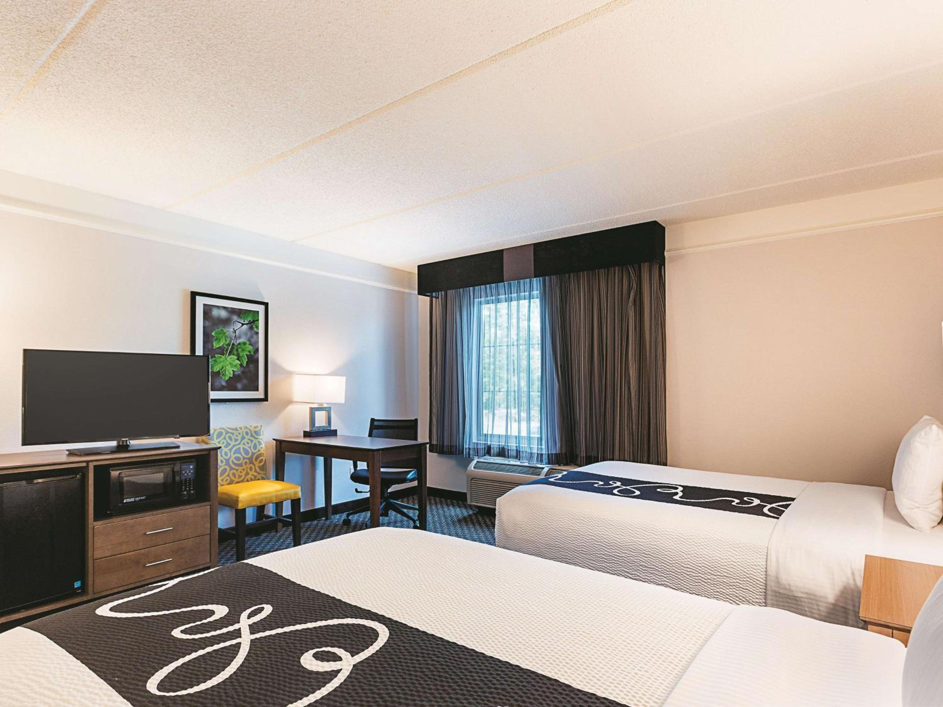 Double Room with Two Double Beds - Non-Smoking - Photo 4