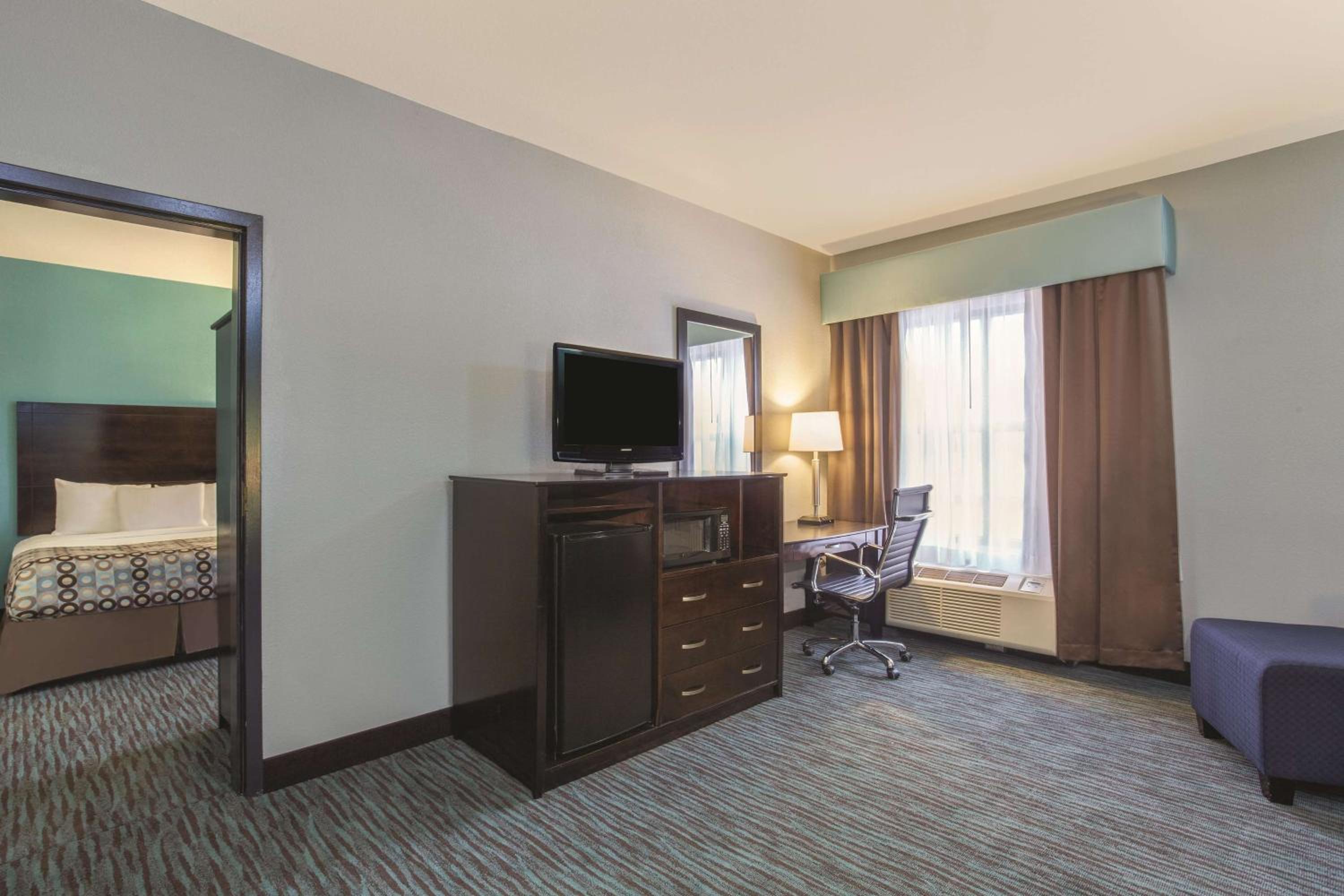 Family Suite with Two Queen Beds - Non-Smoking - Photo 1