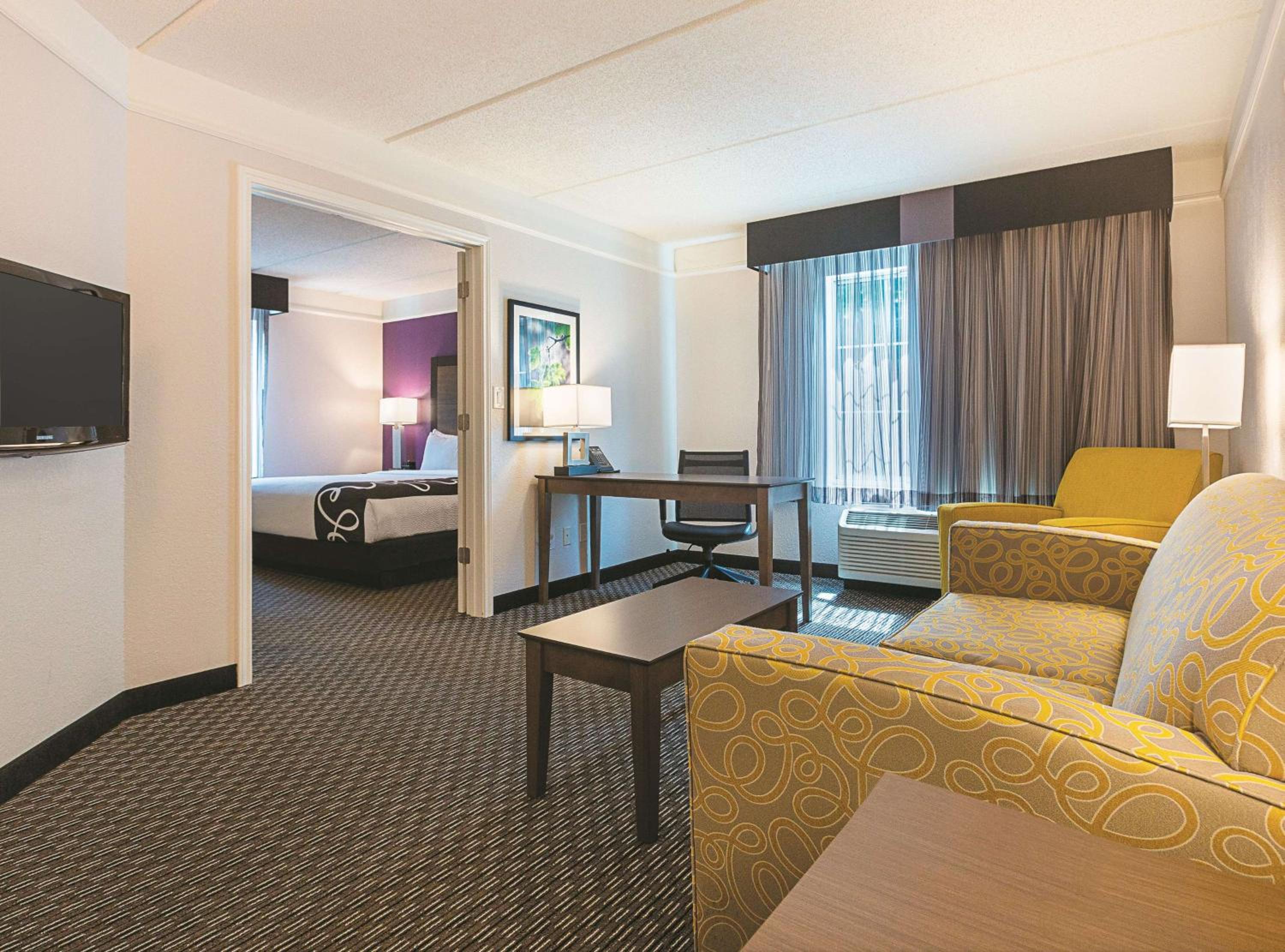 One-Bedroom King Suite - Non-Smoking - Photo 1