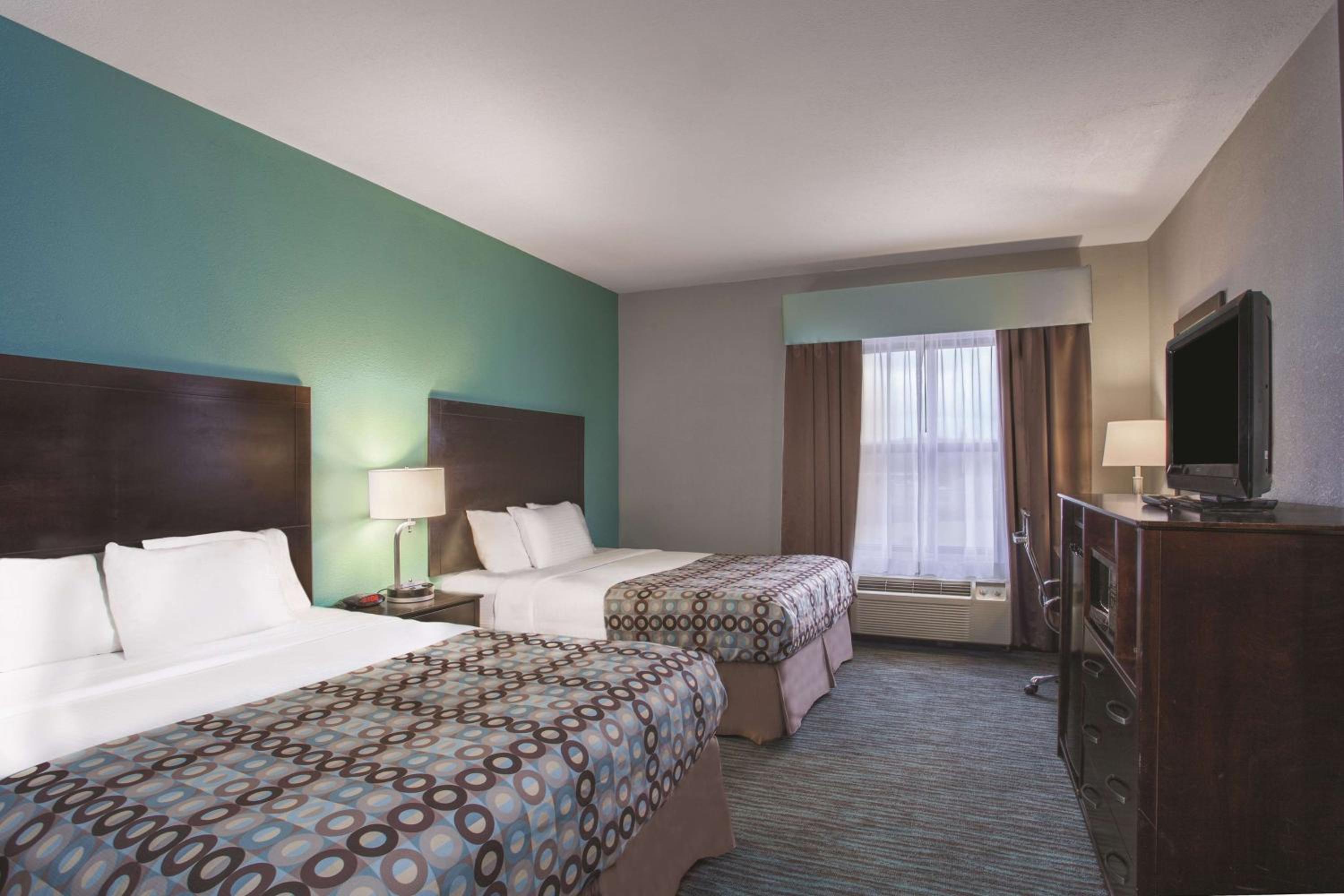 Queen Room with Two Queen Beds - Non-Smoking - Photo 1