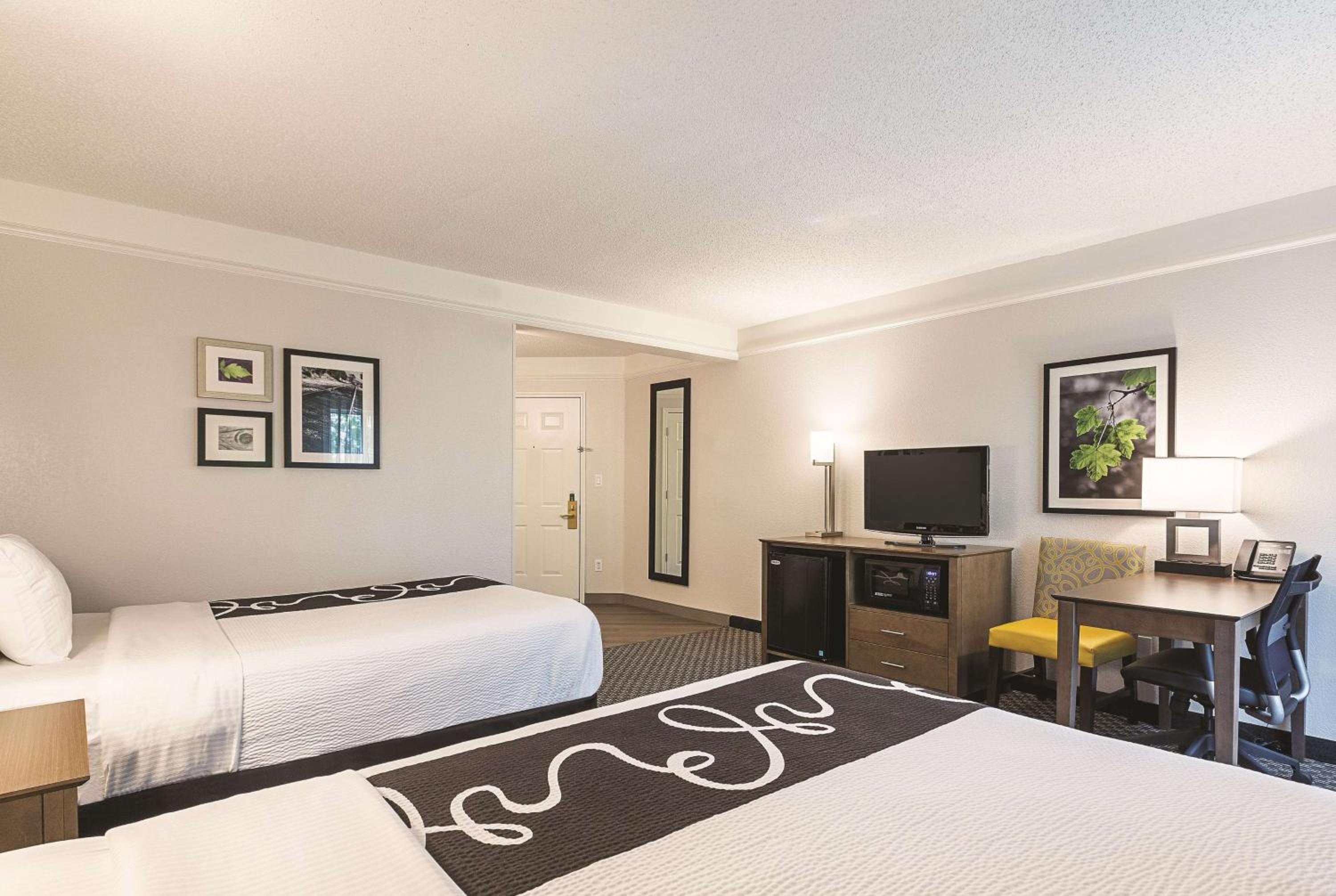 Double Room with Two Double Beds - Photo 3