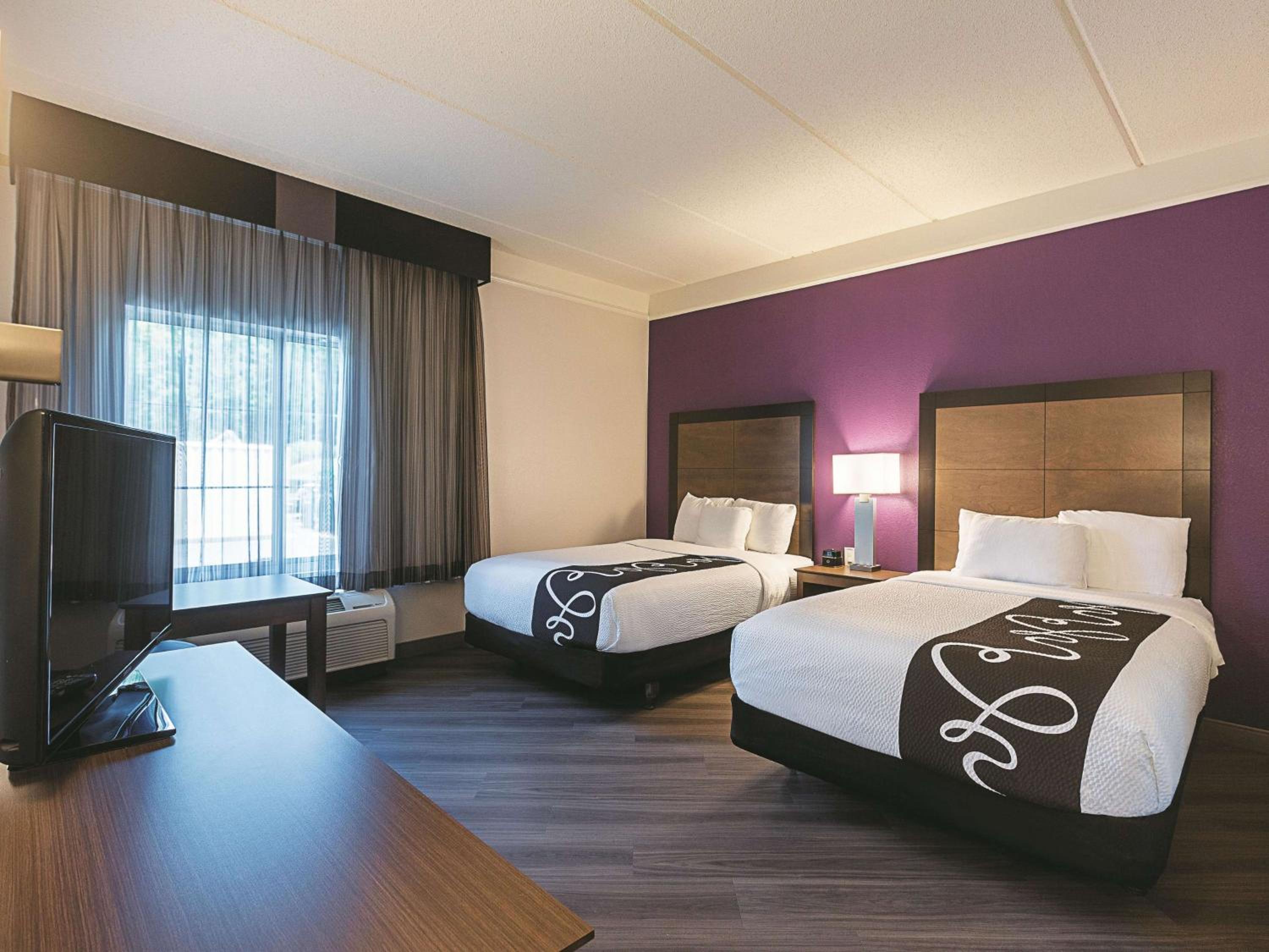 Double Room with Two Double Beds and Bath Tub - Mobility Accessible/Non-Smoking - Photo 3