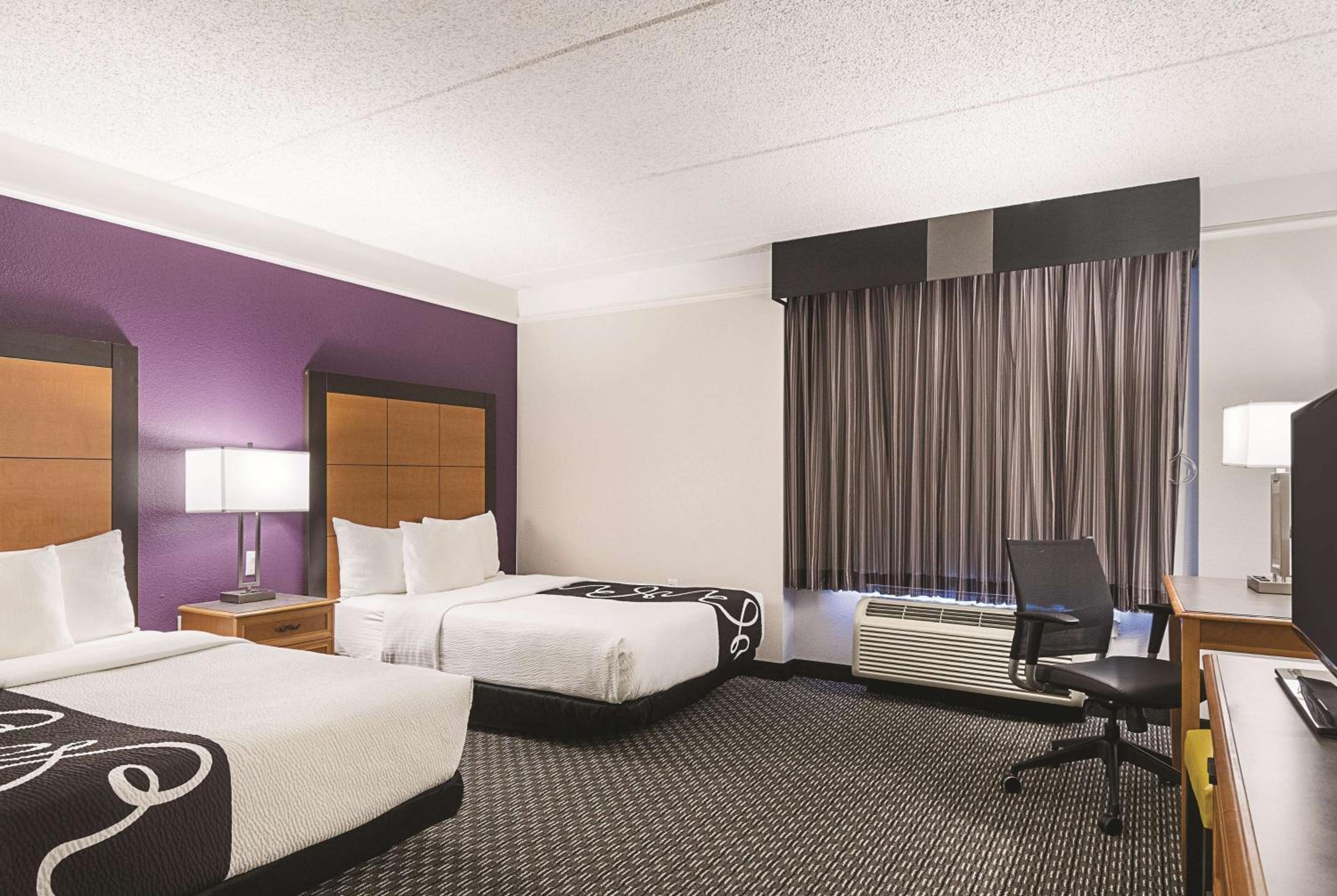 Double Room with Two Double Beds - Non-Smoking - Photo 2