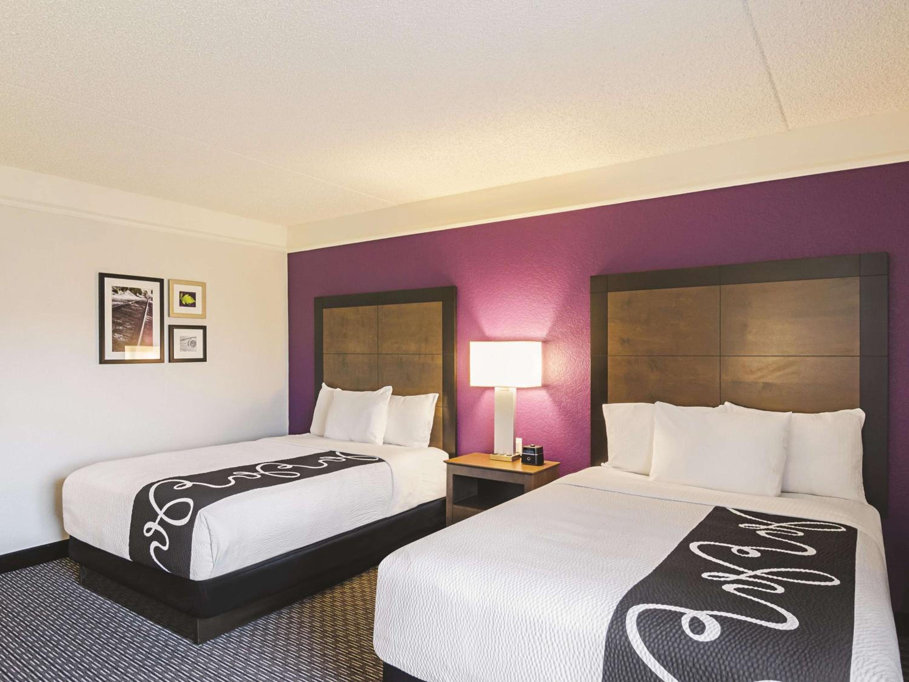 Double Room with Two Double Beds - Photo 2