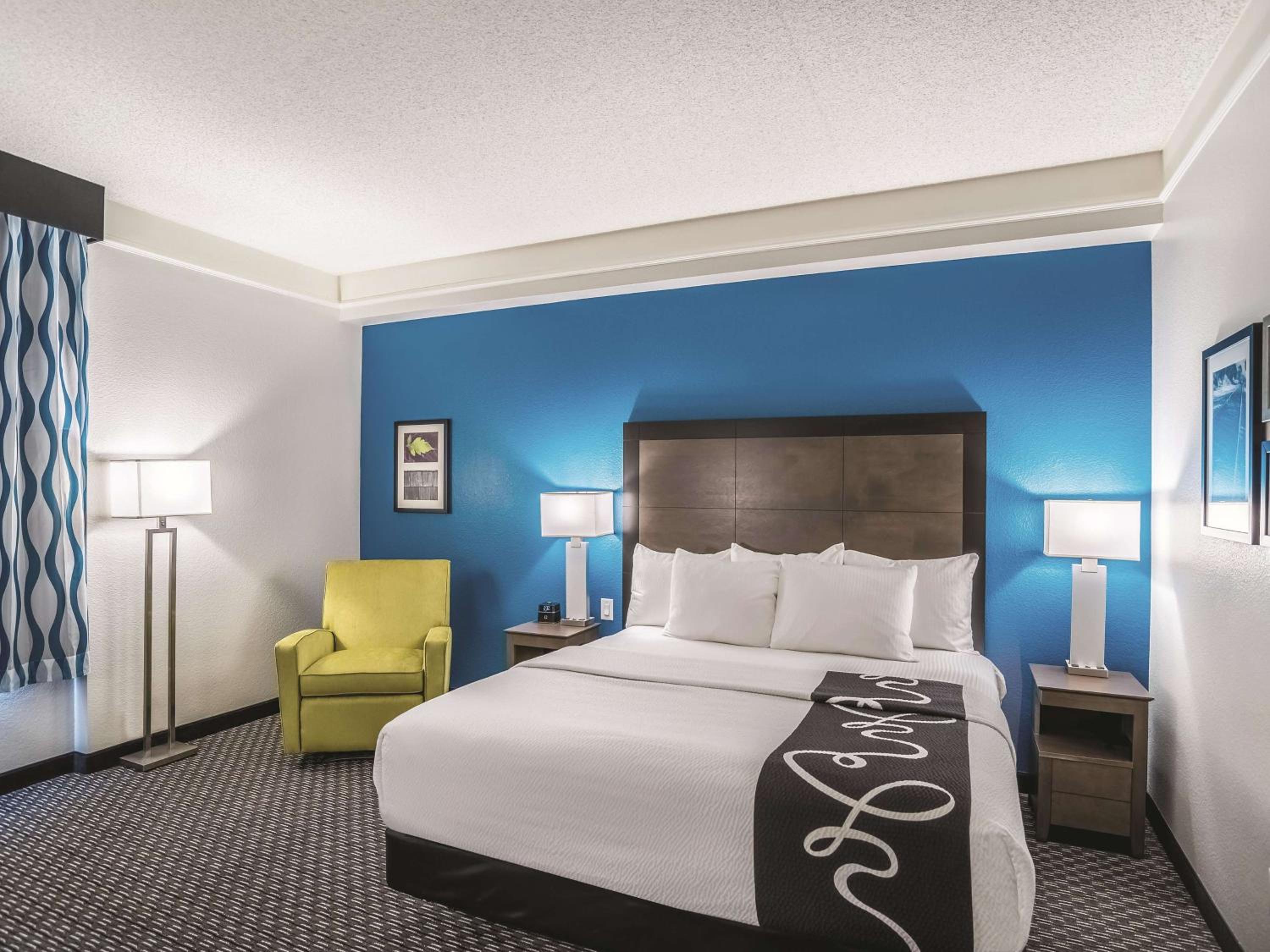Deluxe King Room - Photo 1