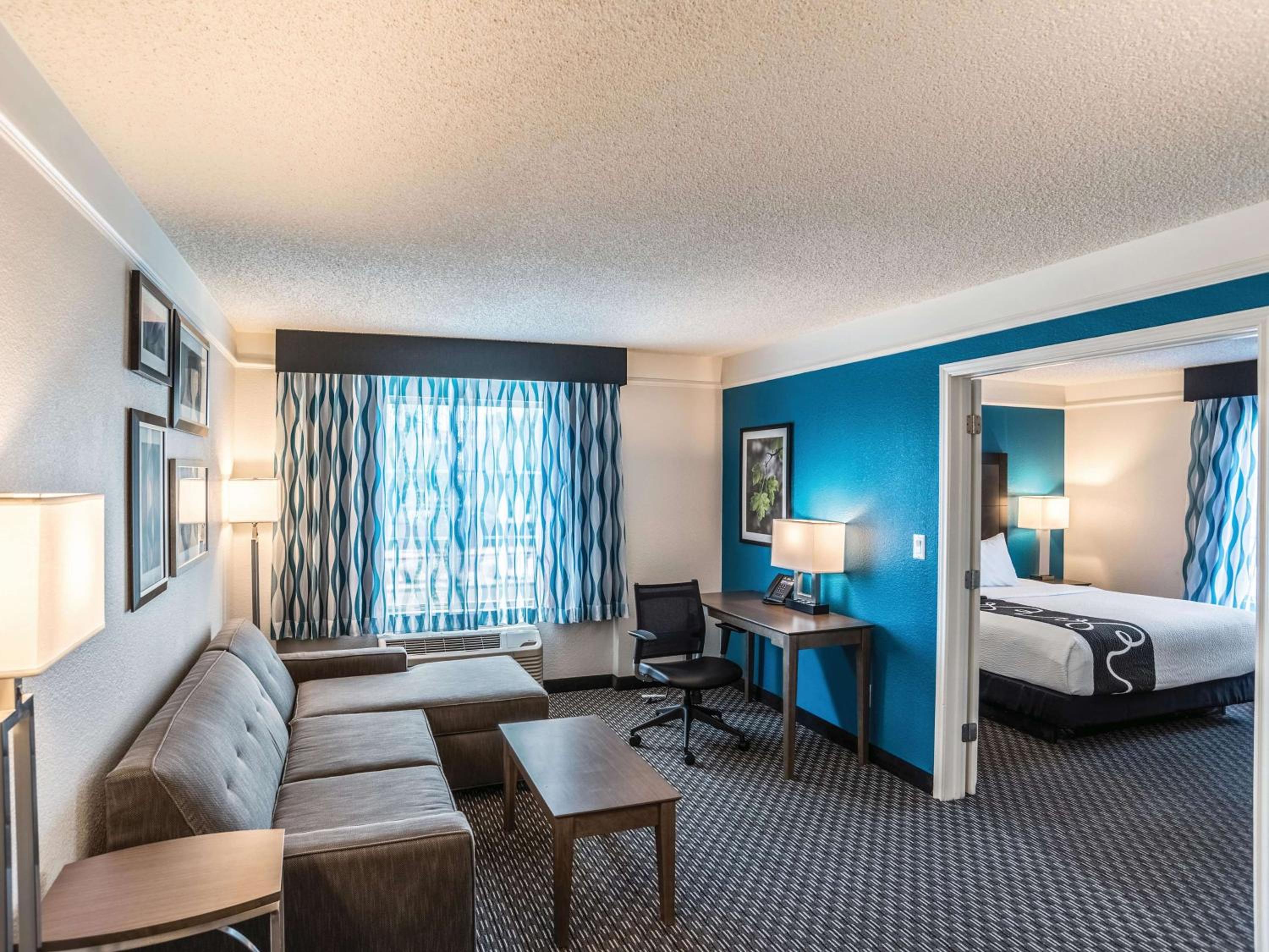 Deluxe King Suite - Non-Smoking - Photo 1
