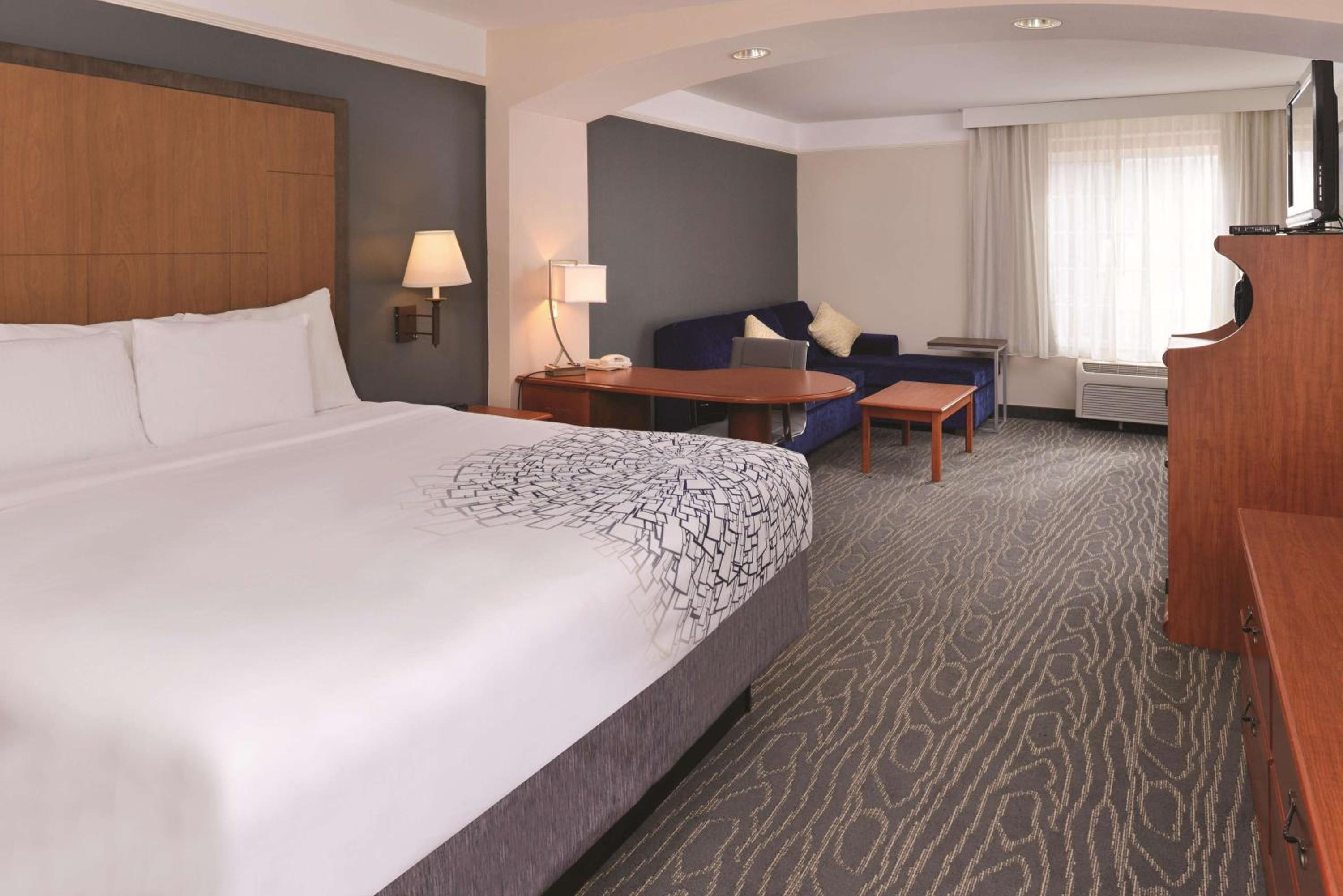 Executive King Room - Photo 2