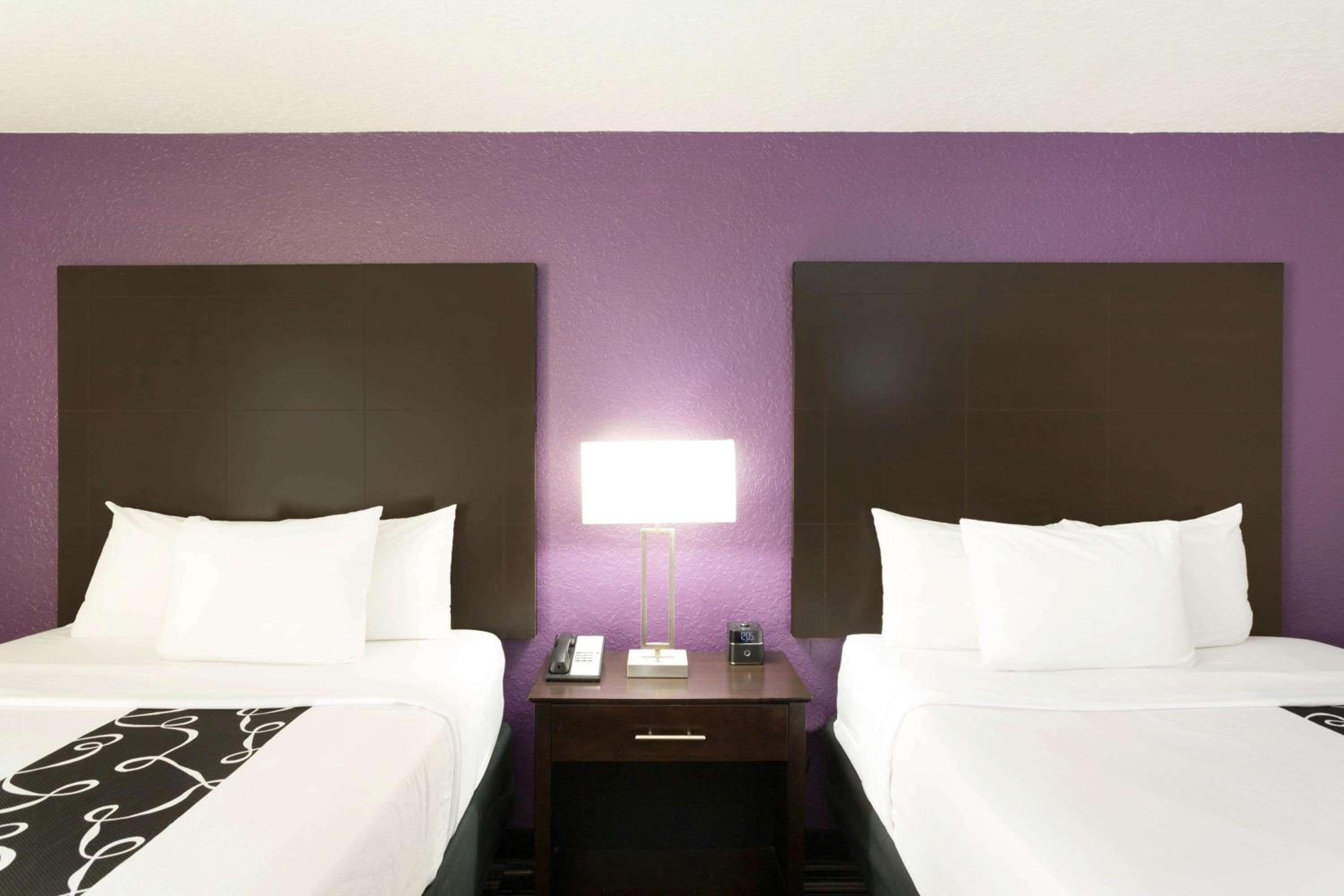 Executive King Room with Sofa Bed thumbnail 6