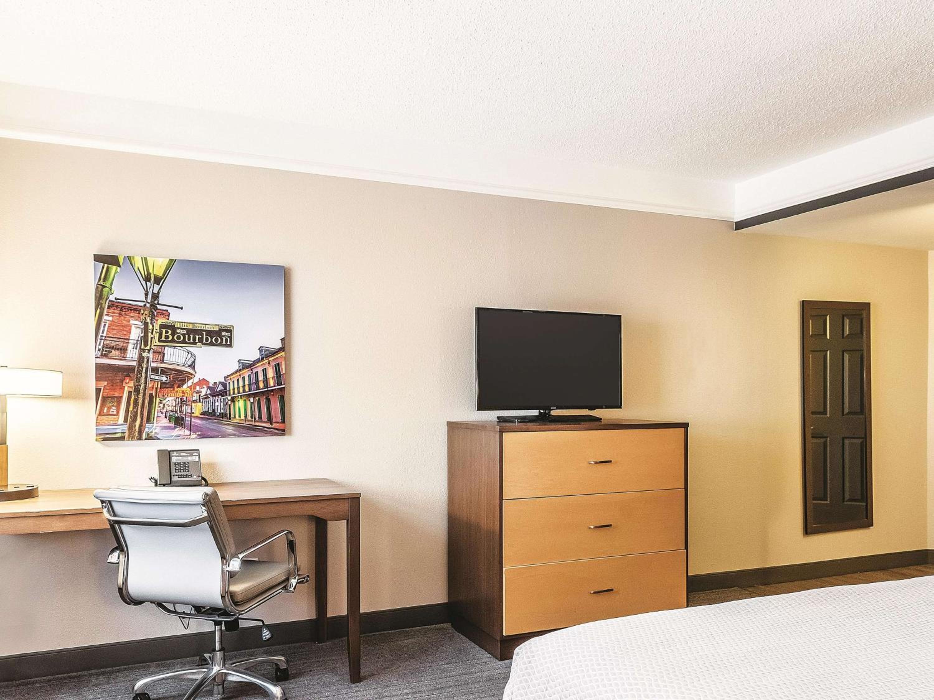 King Room - Non-Smoking - Photo 2
